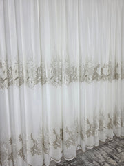 Perdea Idalis crem cu broderie bej cu sidef din material plin ca textura tip in