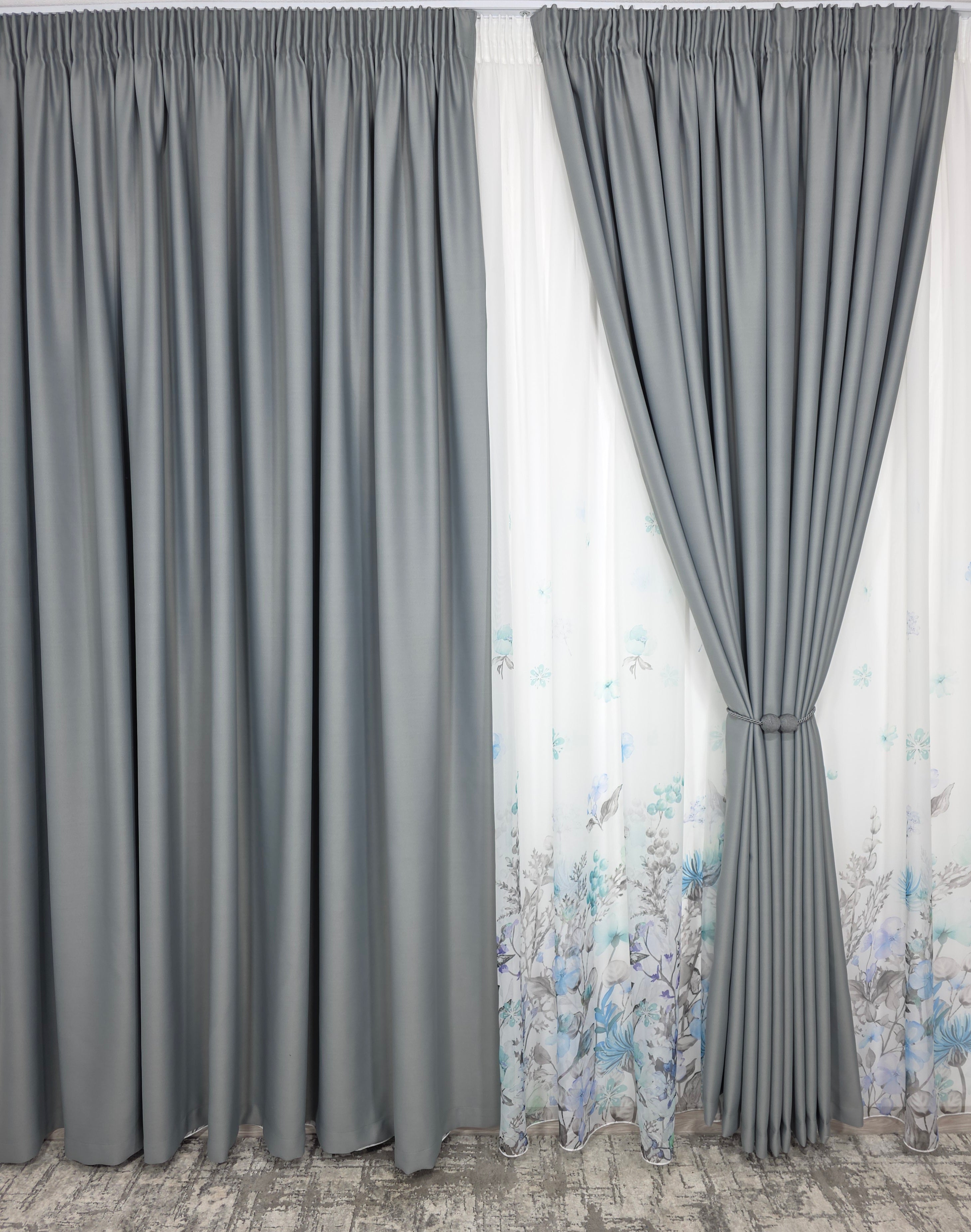 Set Argint Nordic: Perdea Din Voal Cu Model Floral Si Draperie Gri Blackout 90%