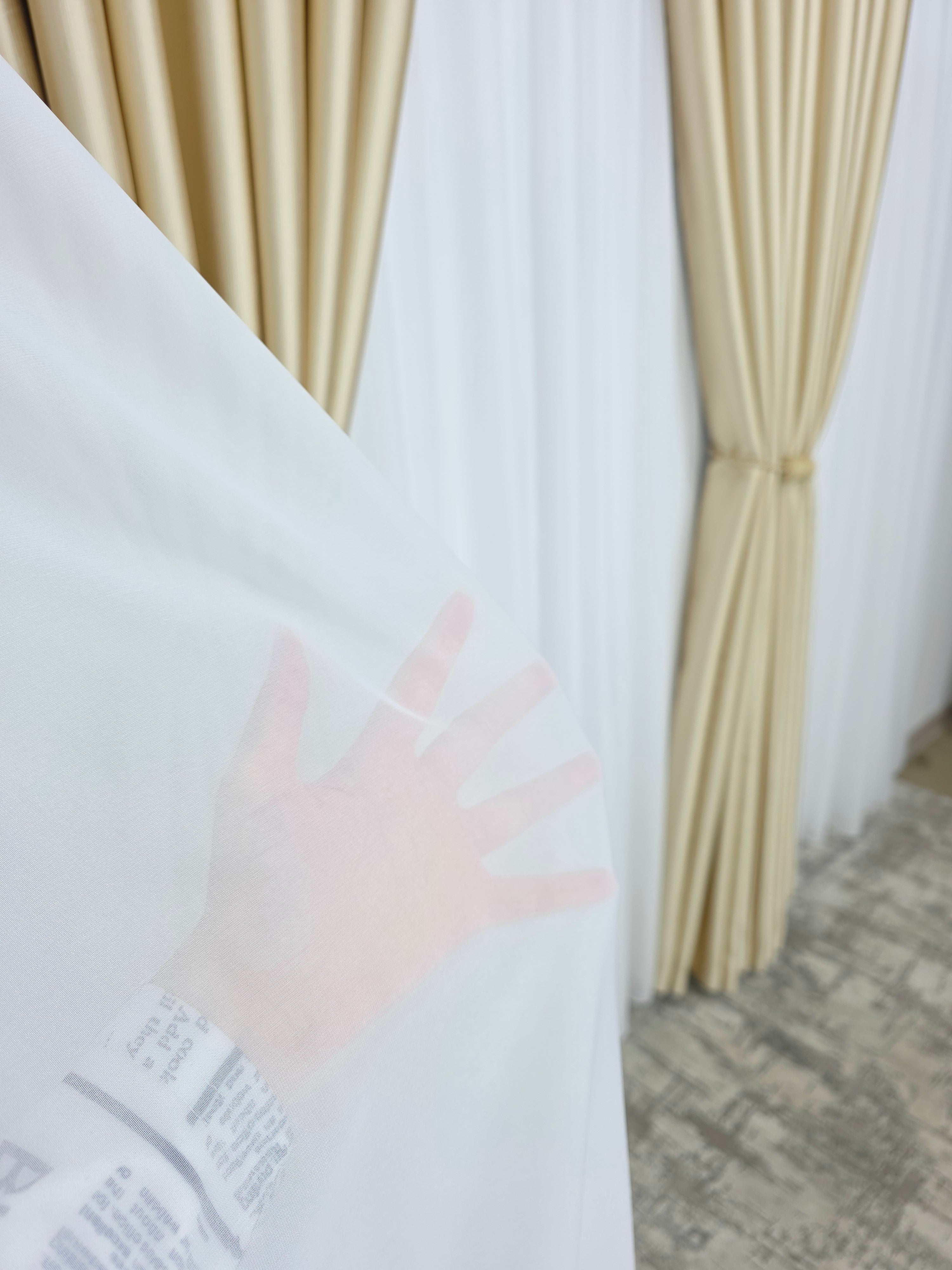 Colecția Noapte-Zi: Perdea voal alb premium si Draperie Paris blackout 100% opacă pe culoarea crem-auriu