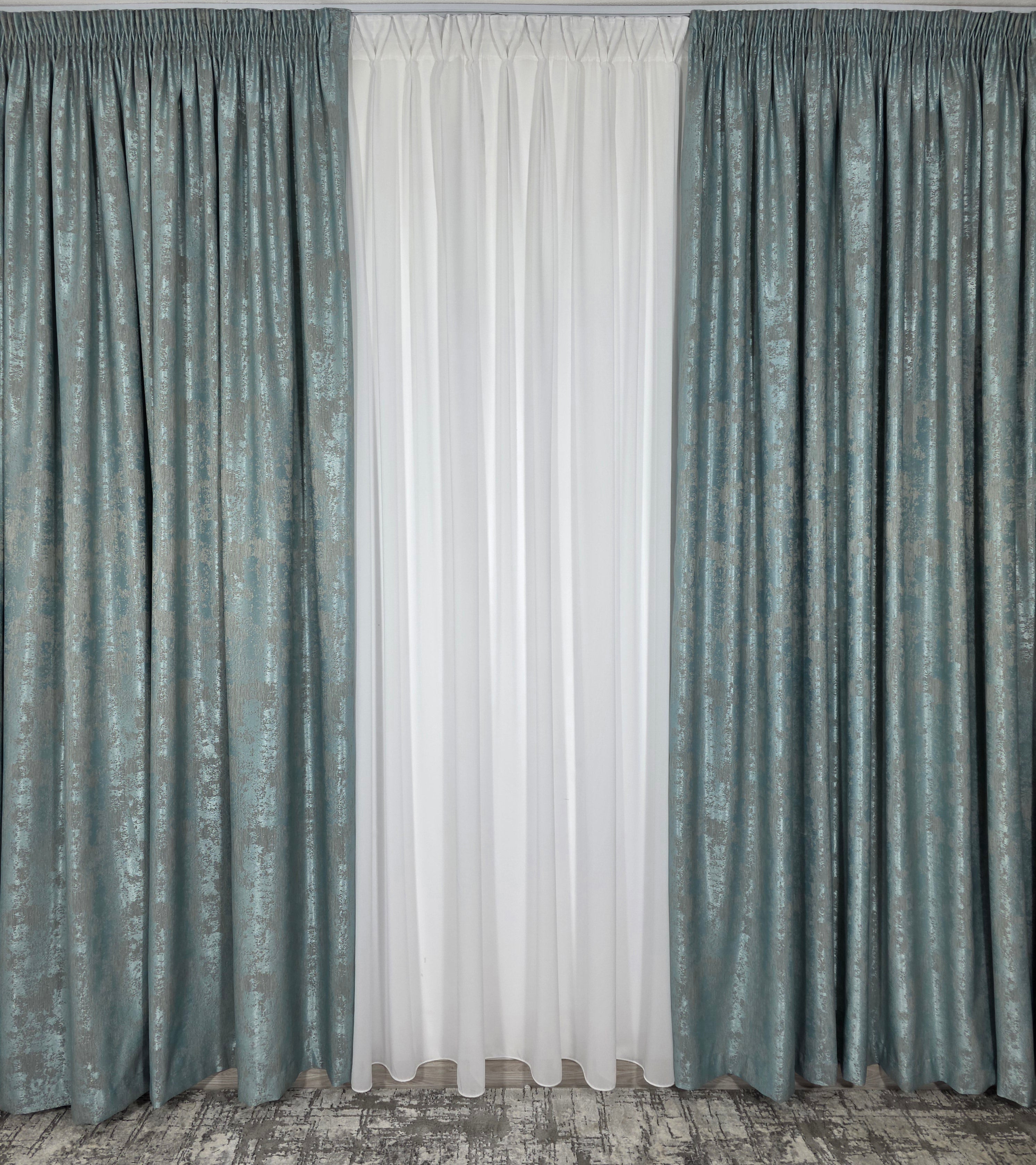 Colectia Decorativa: Perdea Alba Simpla si Draperie Tip Vopsea-Turcoaz Deschis