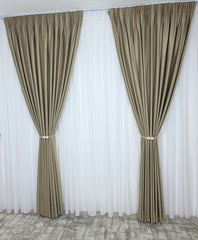 Set Chelsea – Perdea Voal Premium si Draperie Catifea Grej Nisipiu – Ideal pentru Livinguri Calde cu Canapele Crem, Mobilier Bej sau Lemn Natur si Decoruri in Tonuri Pamantii – Confectionat pe Comanda