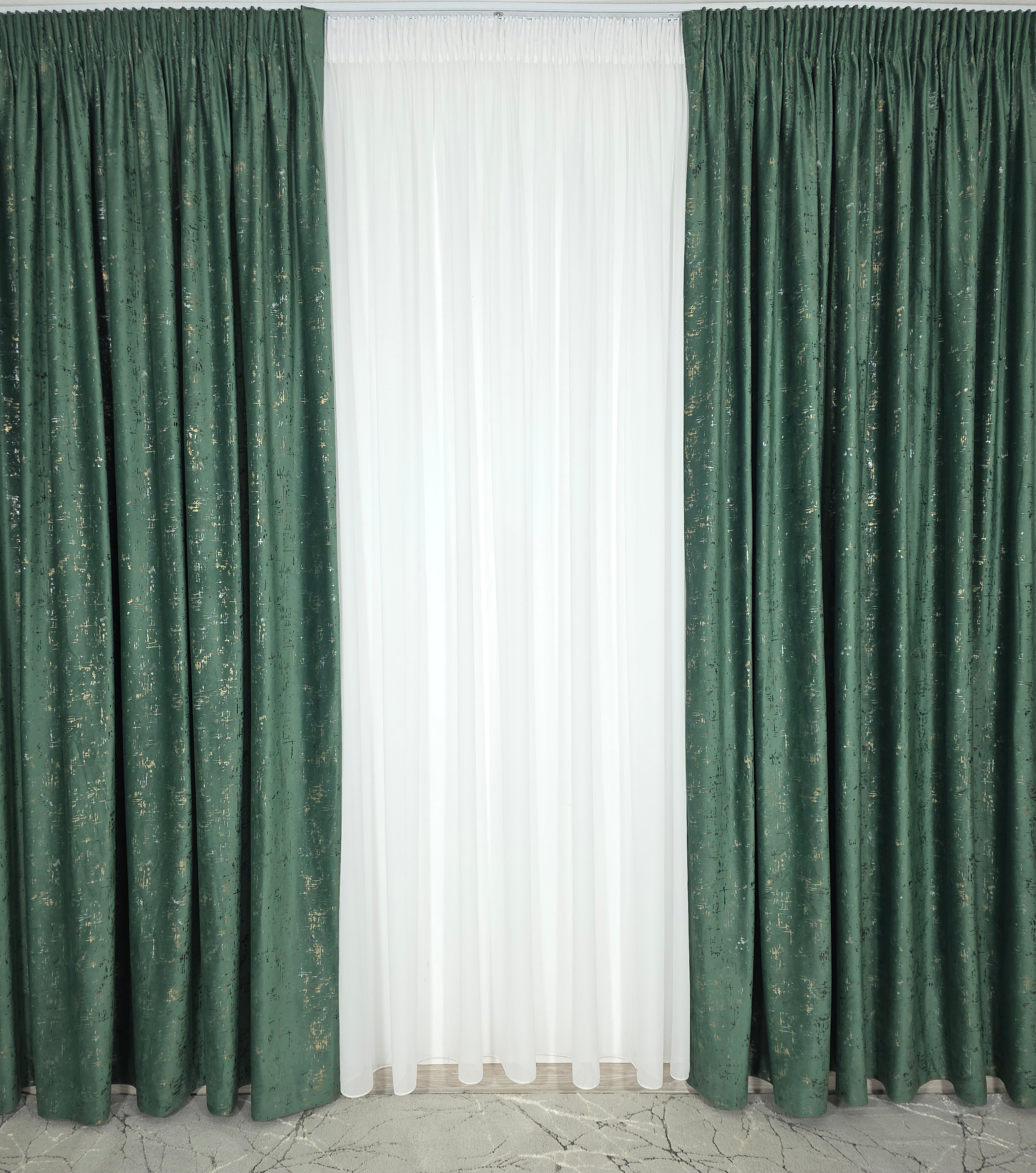 Set Esmeria : Perdea Voal Premium Si Draperie Catifea Verde Smarald Cu Insertii