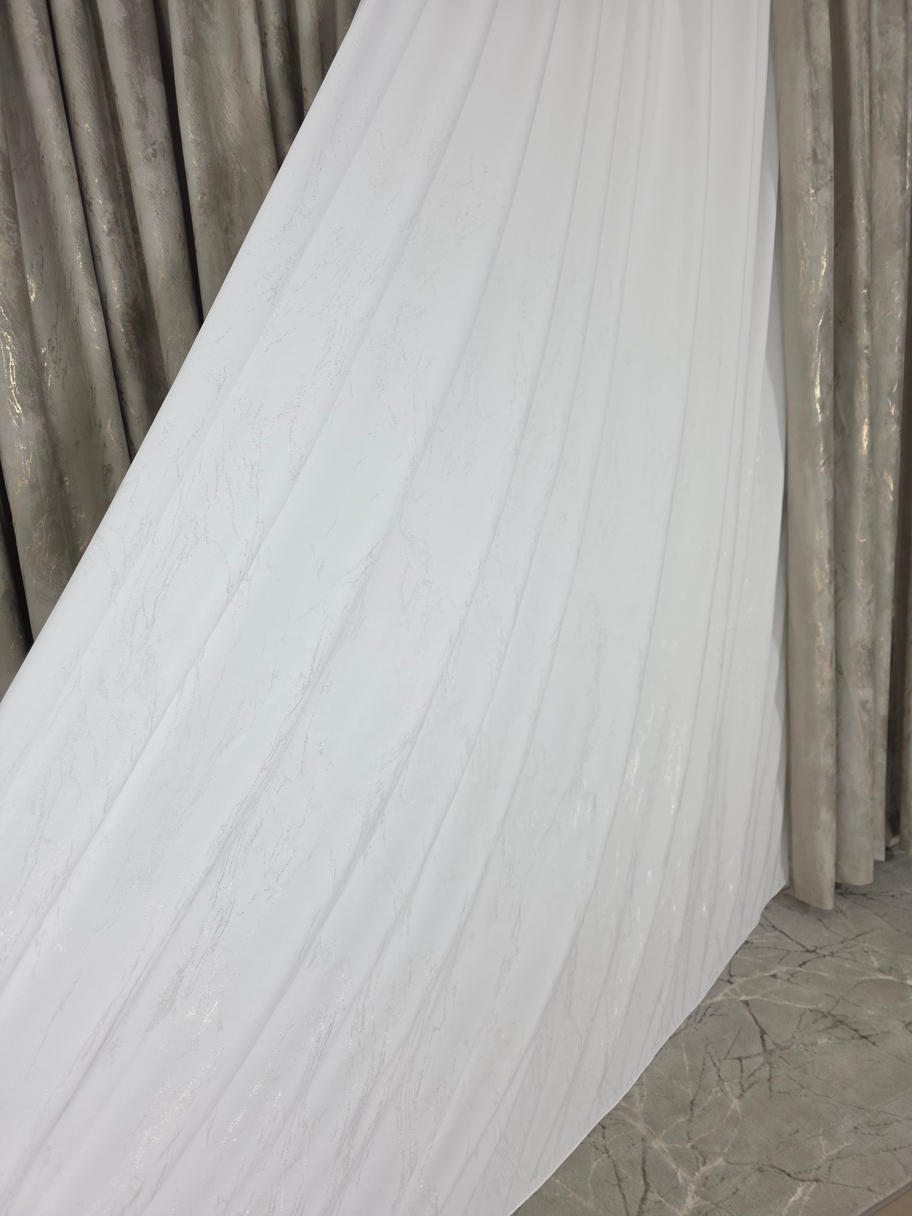 Colectia Venetia: perdea din matase cu insertii aurii varianta 3 si draperie din catifea cu insertii aurii - Grej