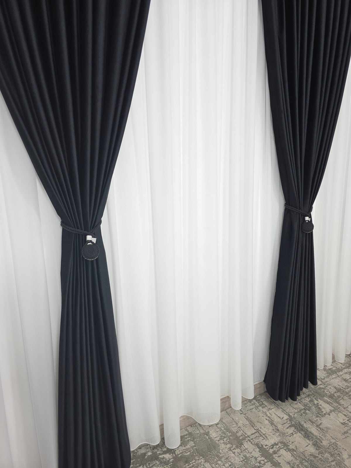 Set Tenebris: Perdea Voal Premium Si Draperie Catifea Negru