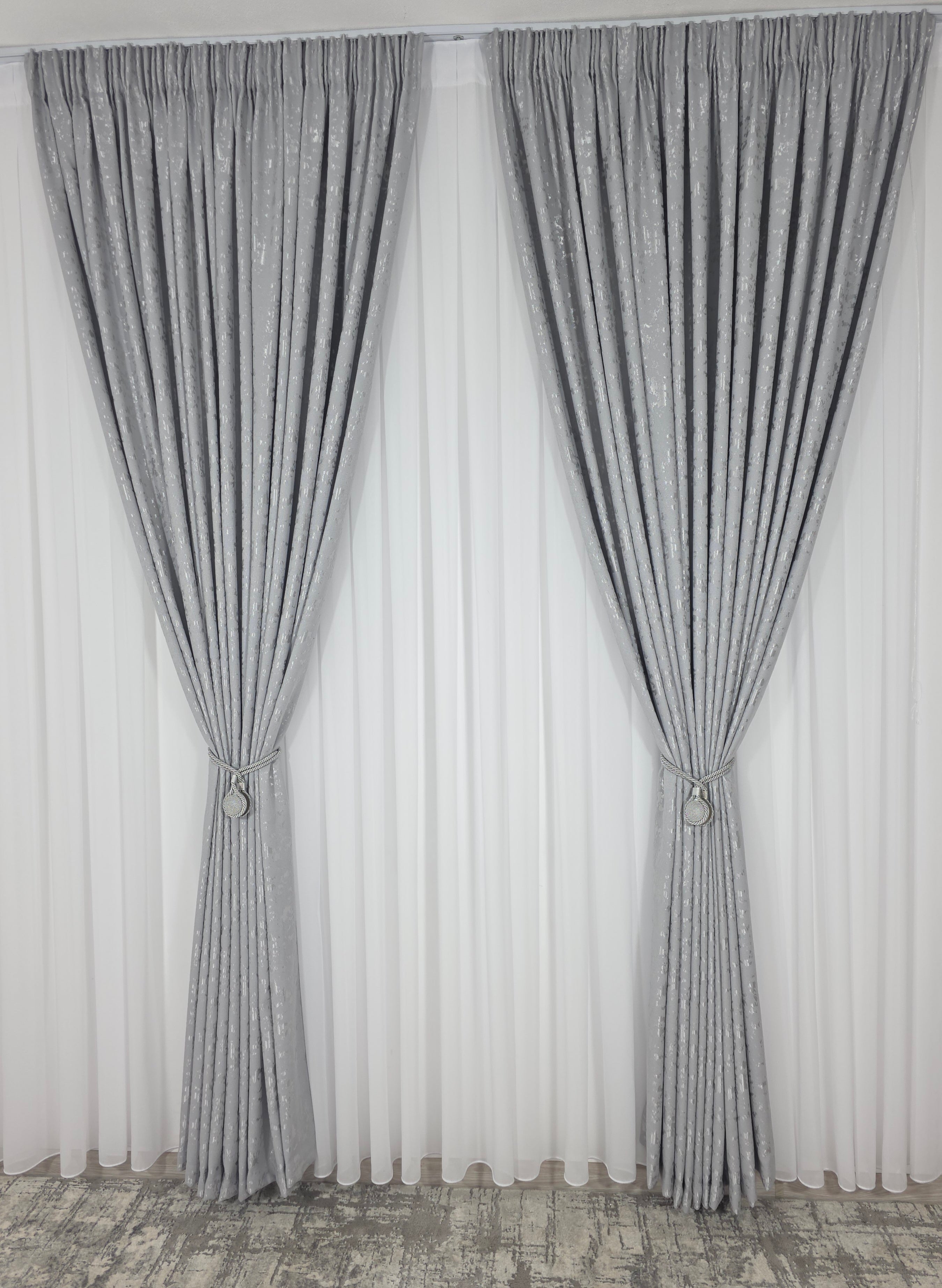Set Los Angeles Gri Deschis: Perdea Alba Simpla si Draperie Tip Nisip