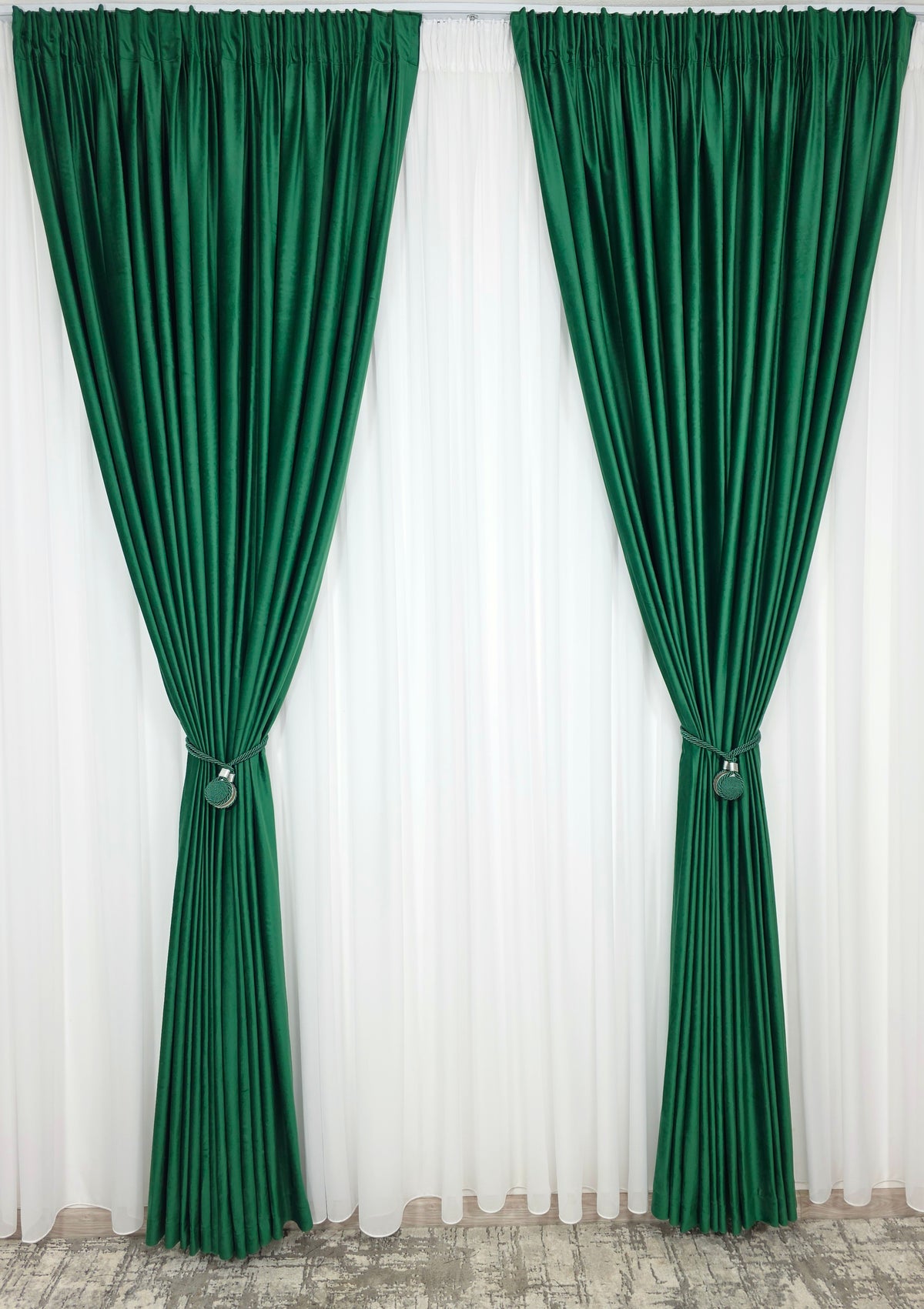 Set Vanesa: Perdea Voal Premium Si Draperie Catifea Verde Smarald