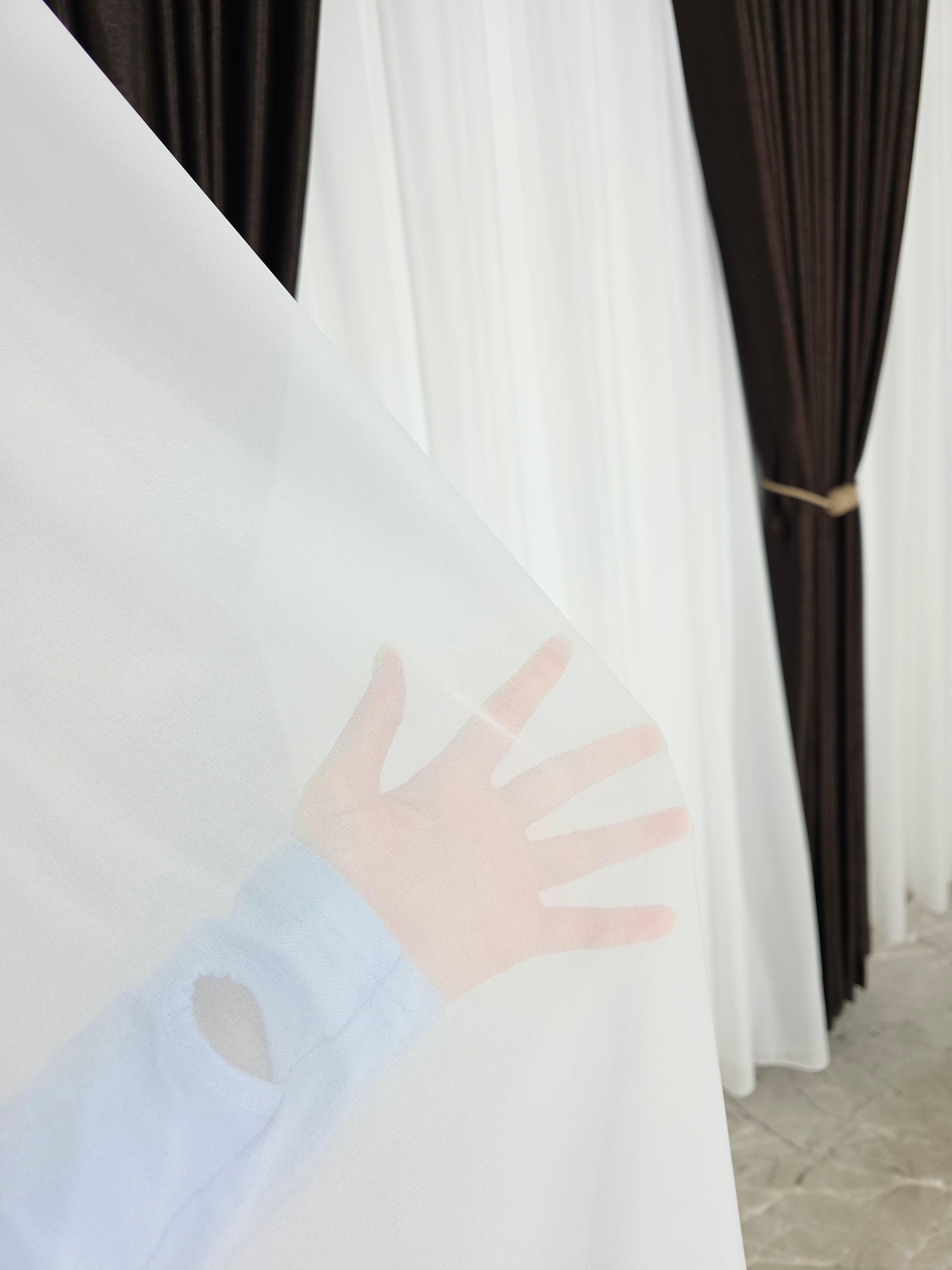 Colectia Soft: perdea voal alb si draperie uni, varianta mai ușoară a catifelei-Wenge