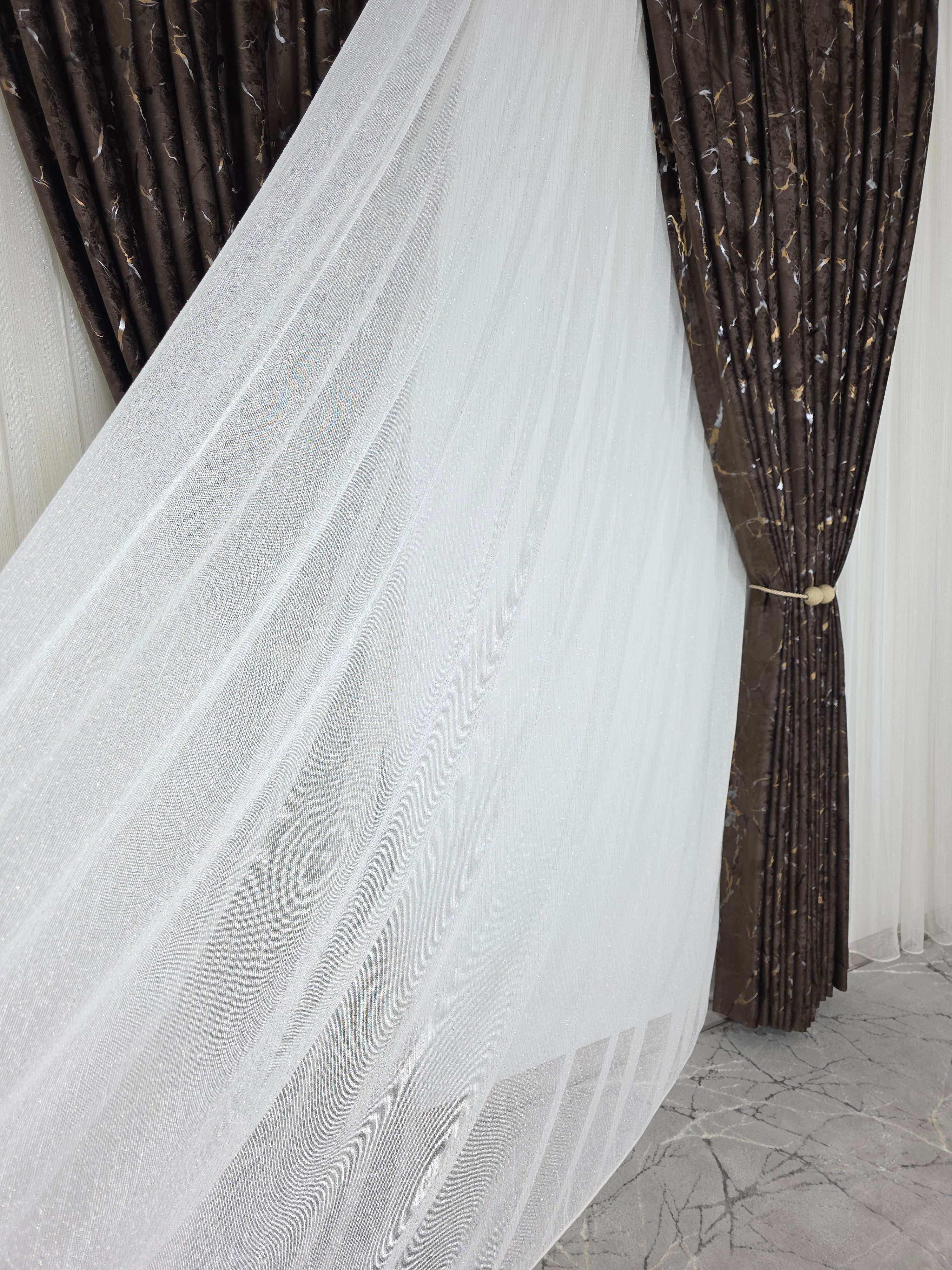 Colectia Majestic: Perdea Crem Din Borangic Cu Sidef Auriu Si Draperie Catifea Maro Cu Insertii
