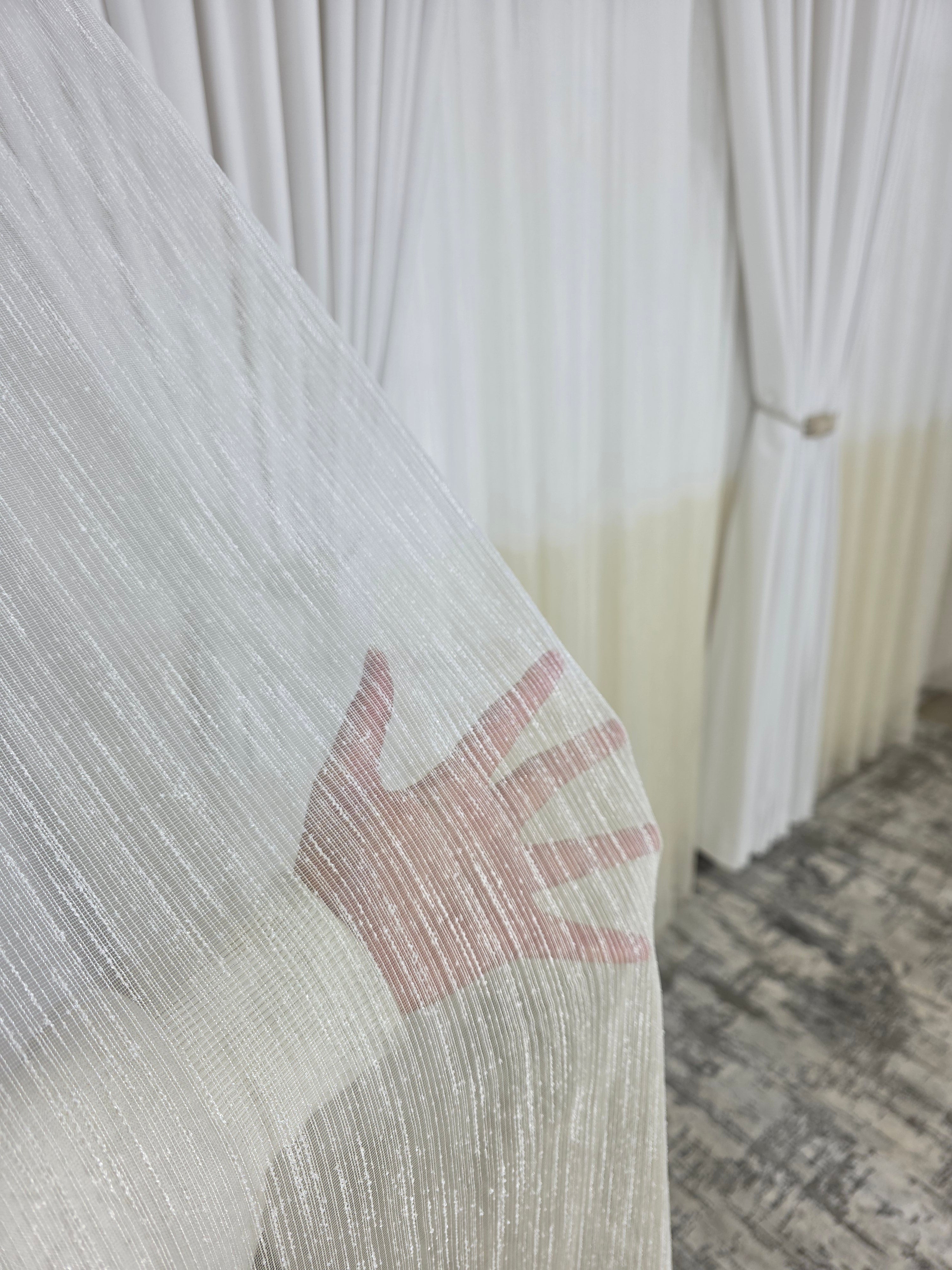Set Dove: perdea in doua culori alb-crem tip borangic si draperie catifea alba