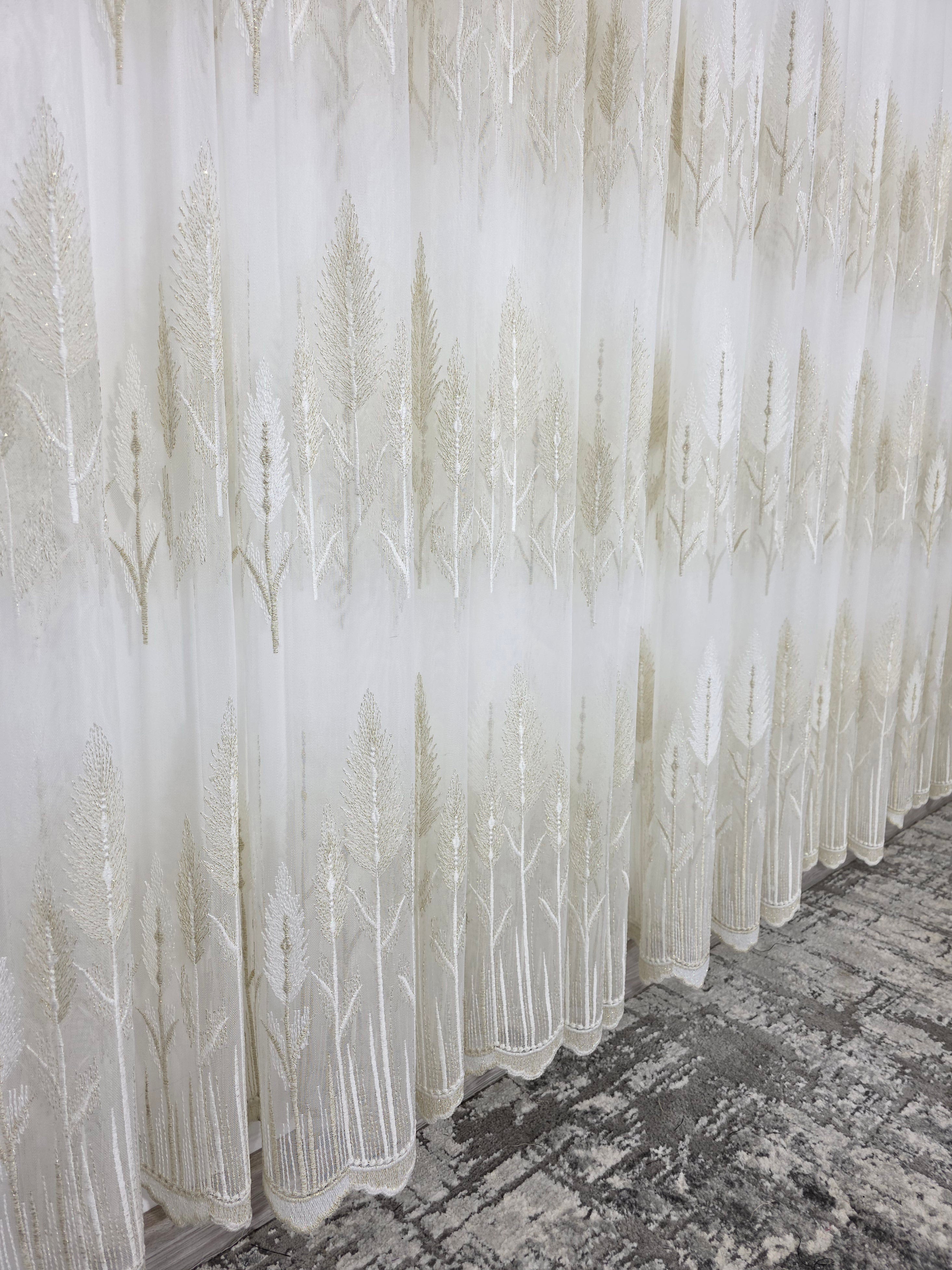 Set Aurora: perdea din bamboo cu broderie crem si draperie din catifea crem-miere