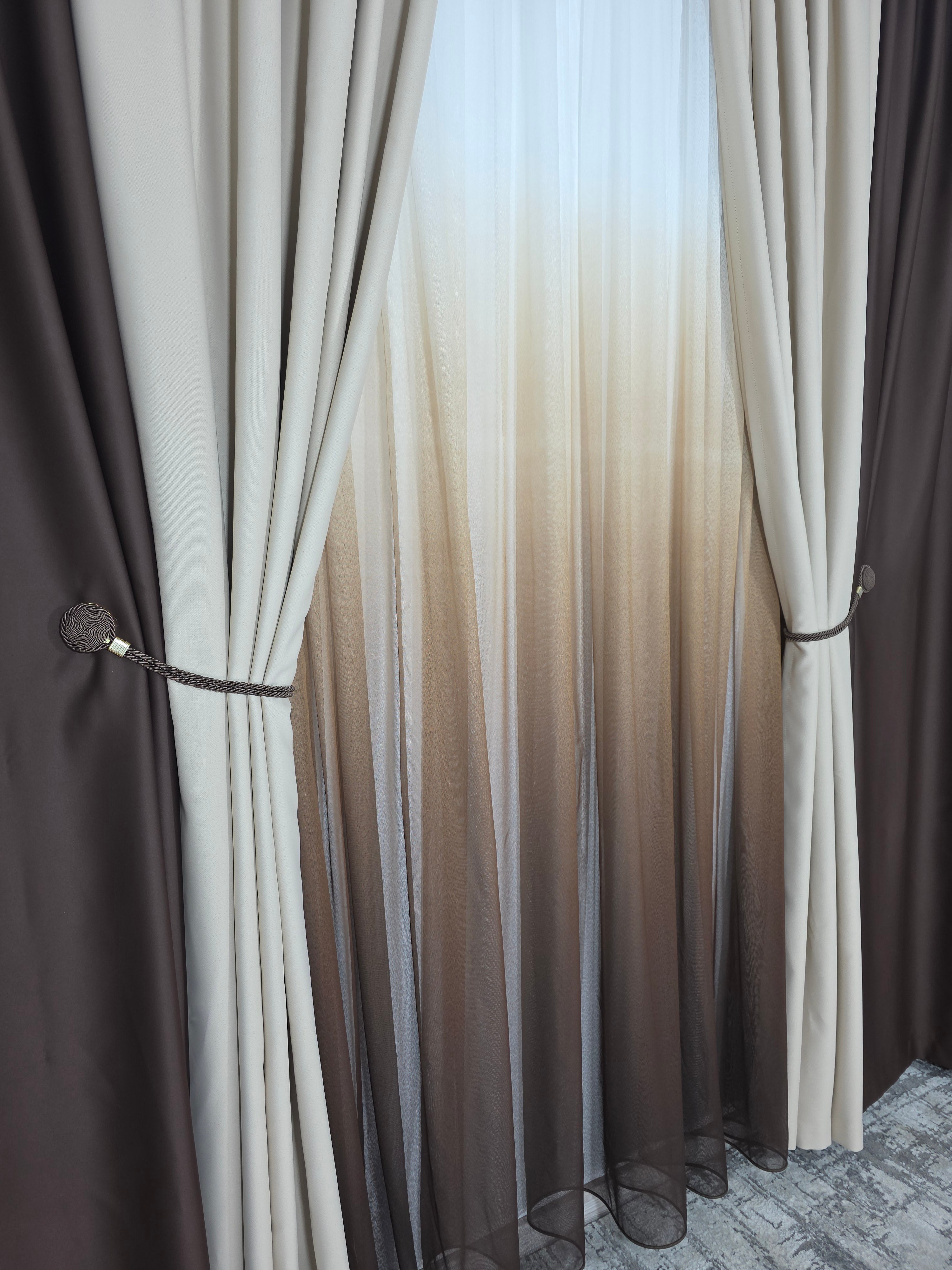 Set Leo: perdea bamboo in degrade maro si draperie blackout in doua culori crem-maro