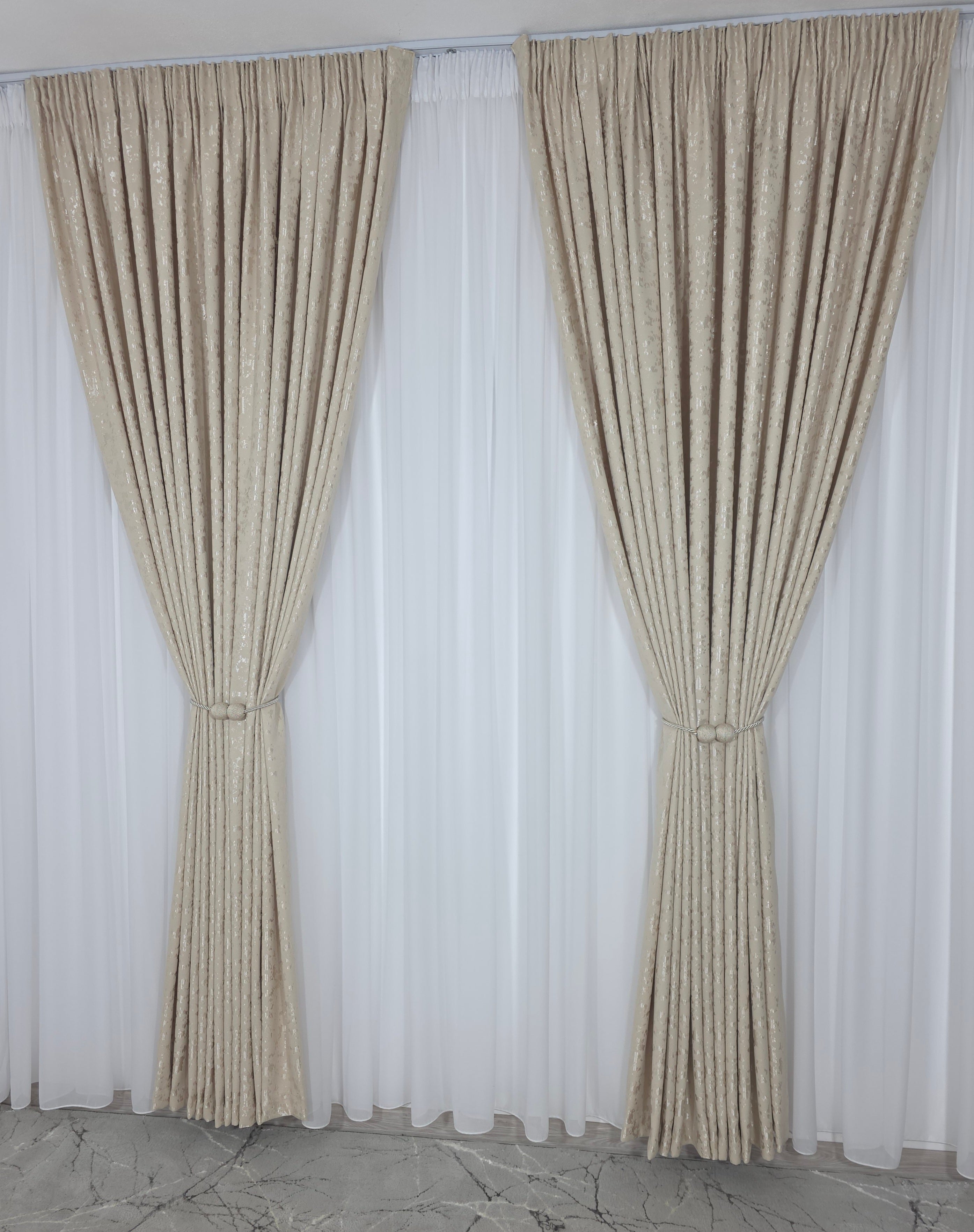 Set Los Angeles Crem: Perdea alba simpla si Draperie tip nisip