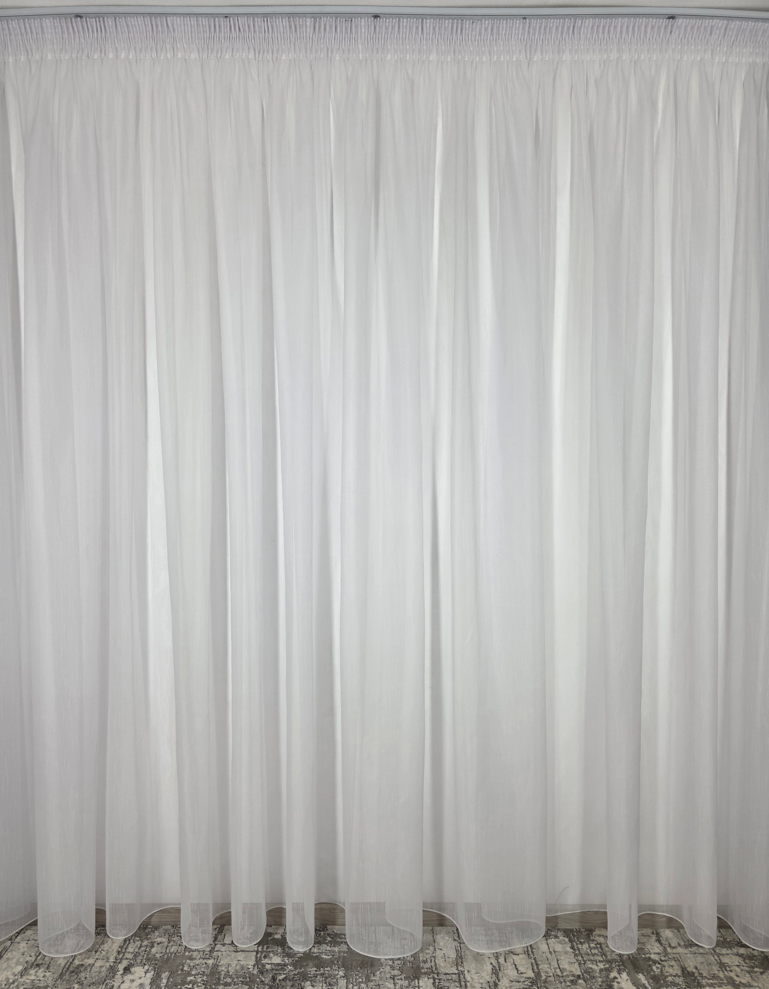 Set Lara: perdea alba sable si draperie catifea gri deschis