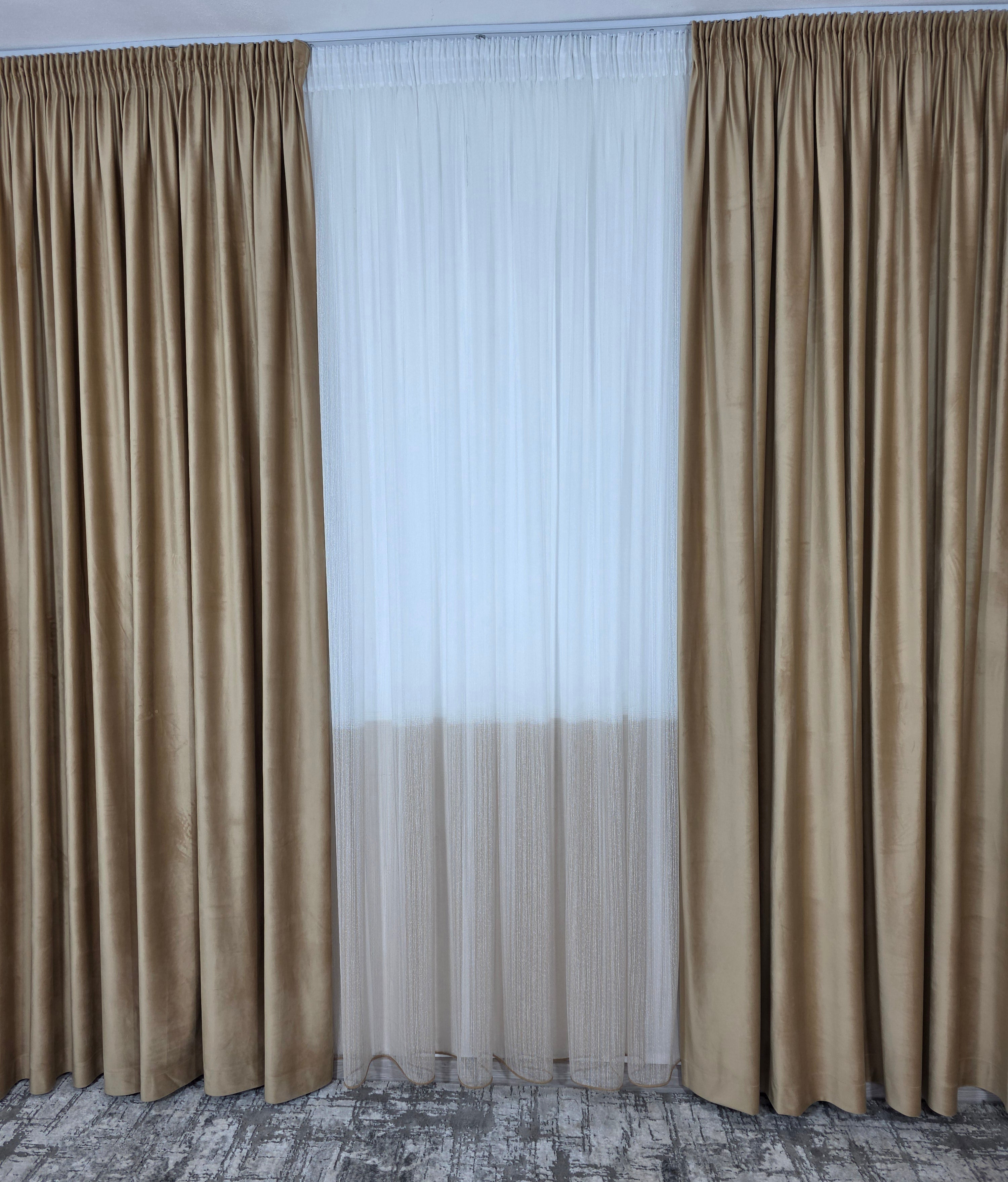Set Marigold: perdea in doua culori alb-capucino tip borangic si draperie catifea crem-miere