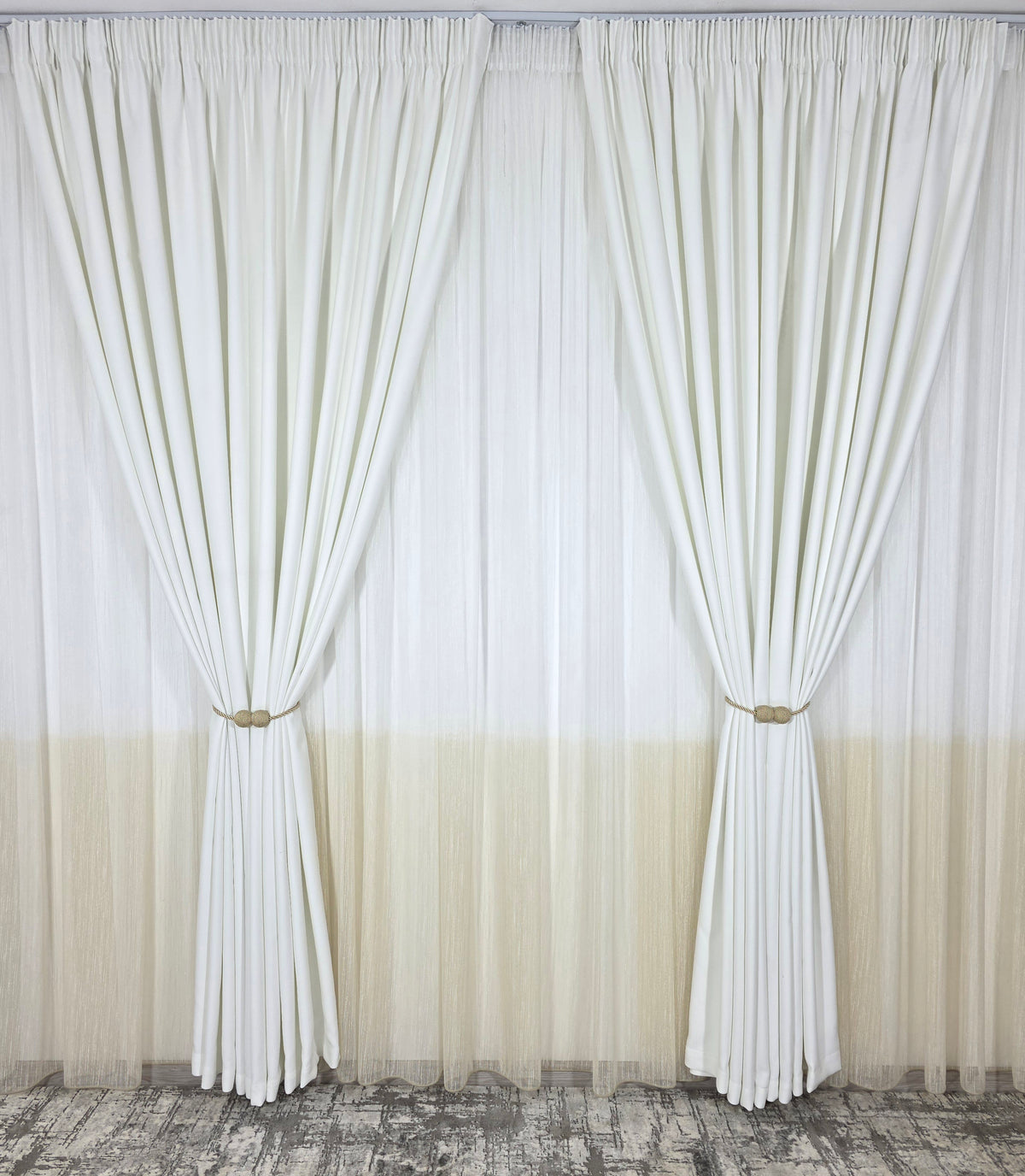 Set Blanca: perdea in doua culori alb-crem tip borangic si draperie blackout alb