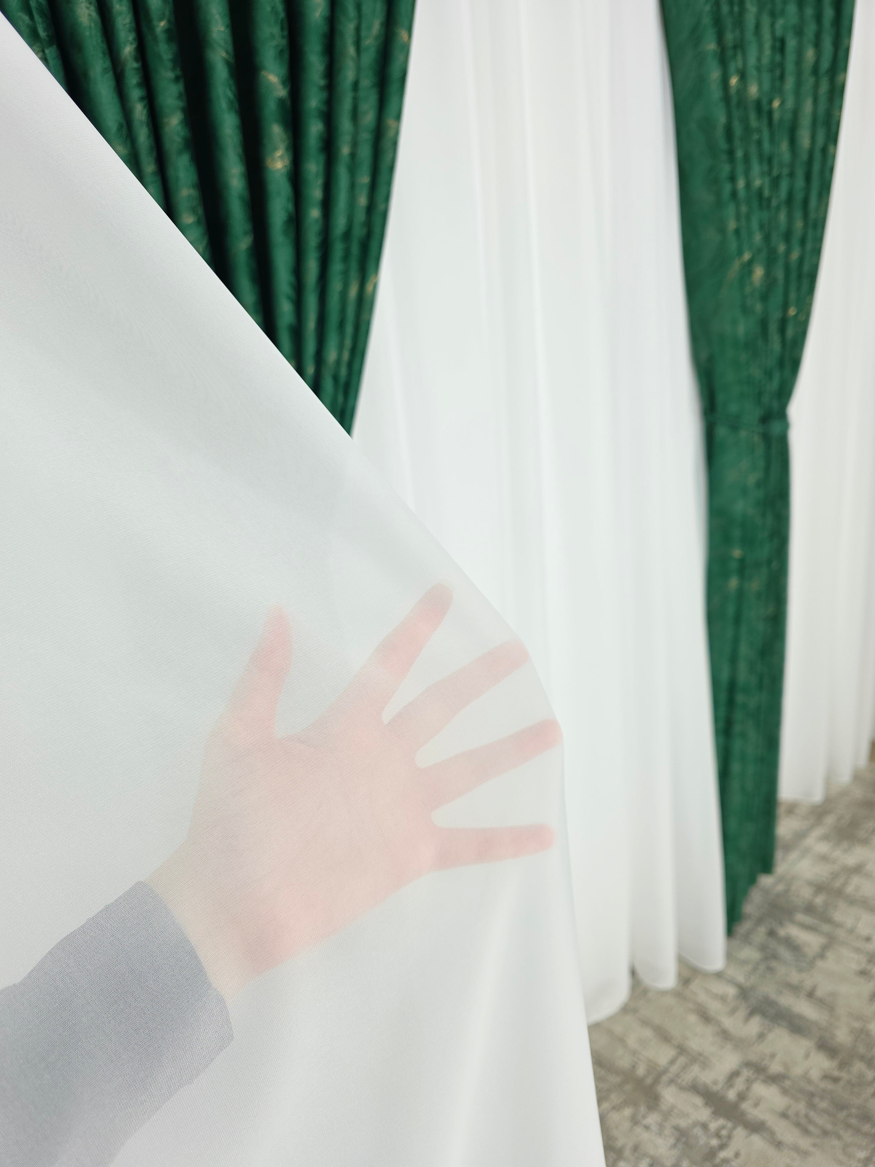 Colectia Dubai Varianta Verde Smarald: Perdea Voal Premium Si Draperie Catifea Cu Insertii