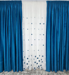 Set Liana: perdea alba din in cu buline turcoaz cu draperie catifea turcoaz