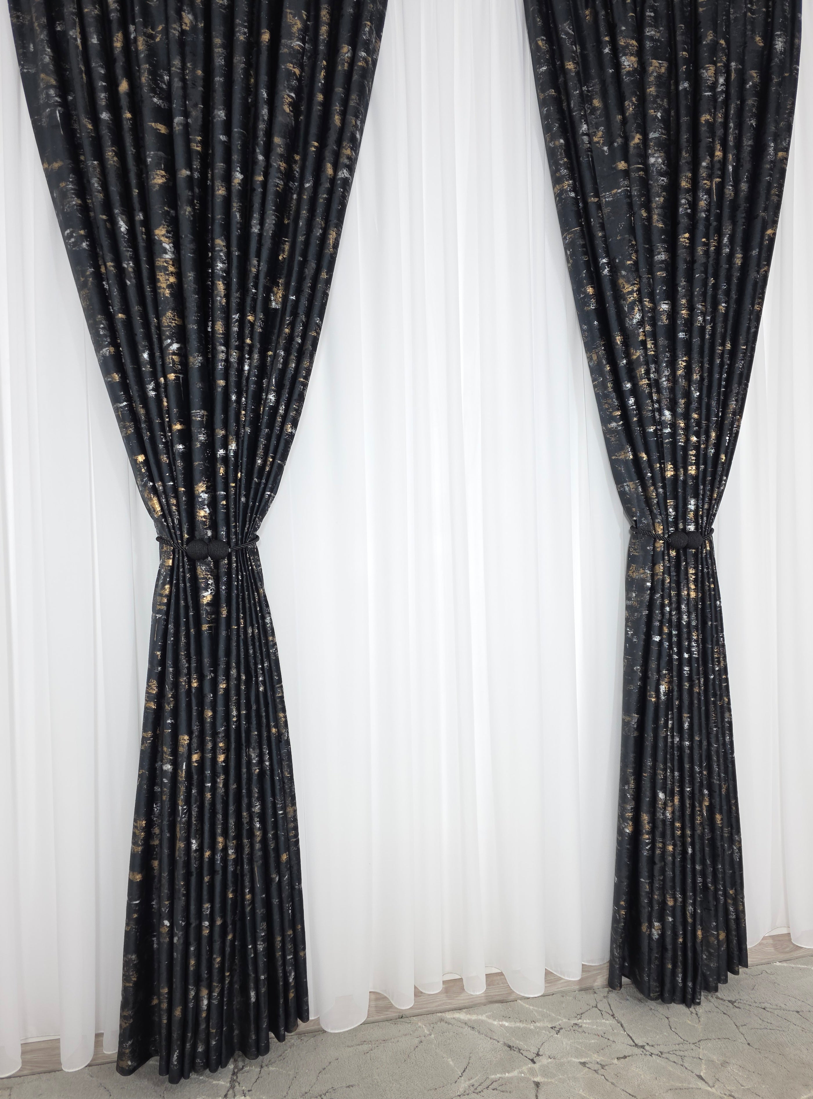 Colectia Elegance: Perdea Voal Premium Si Draperie Catifea Neagra Cu Insertii model Golden