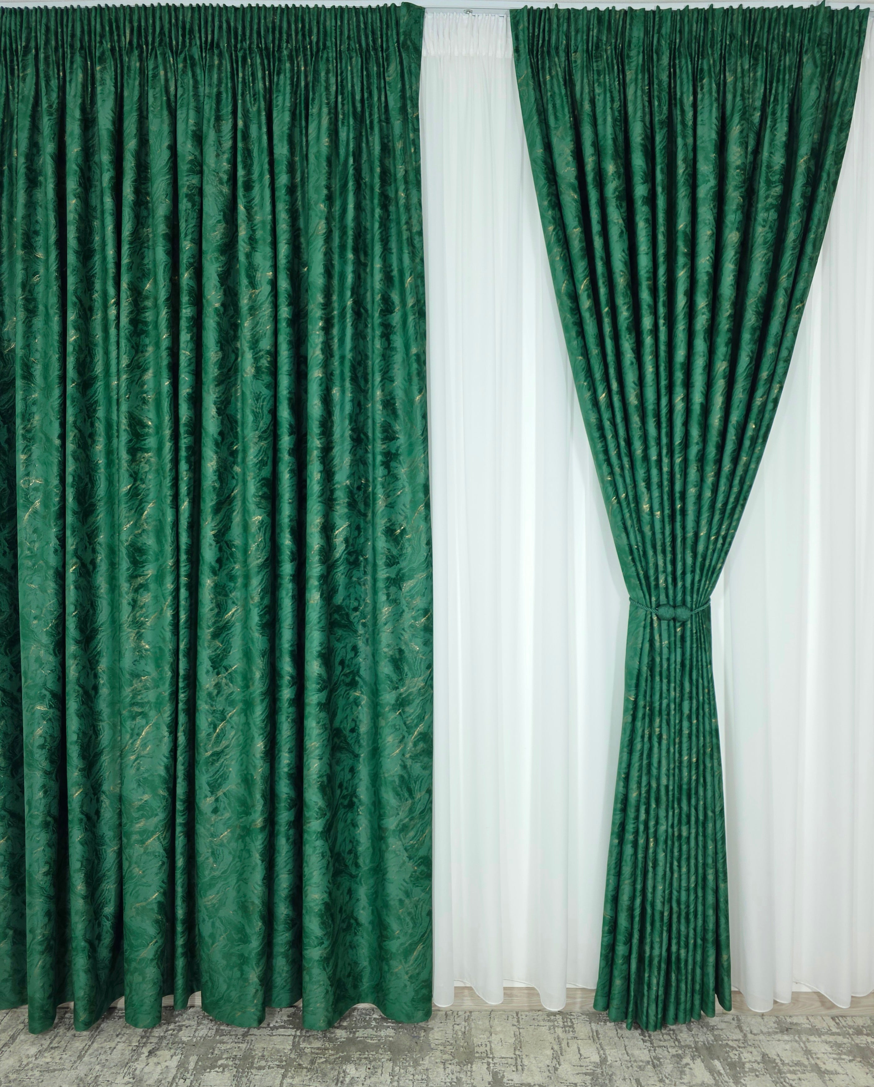 Colectia Dubai Varianta Verde Smarald: Perdea Voal Premium Si Draperie Catifea Cu Insertii