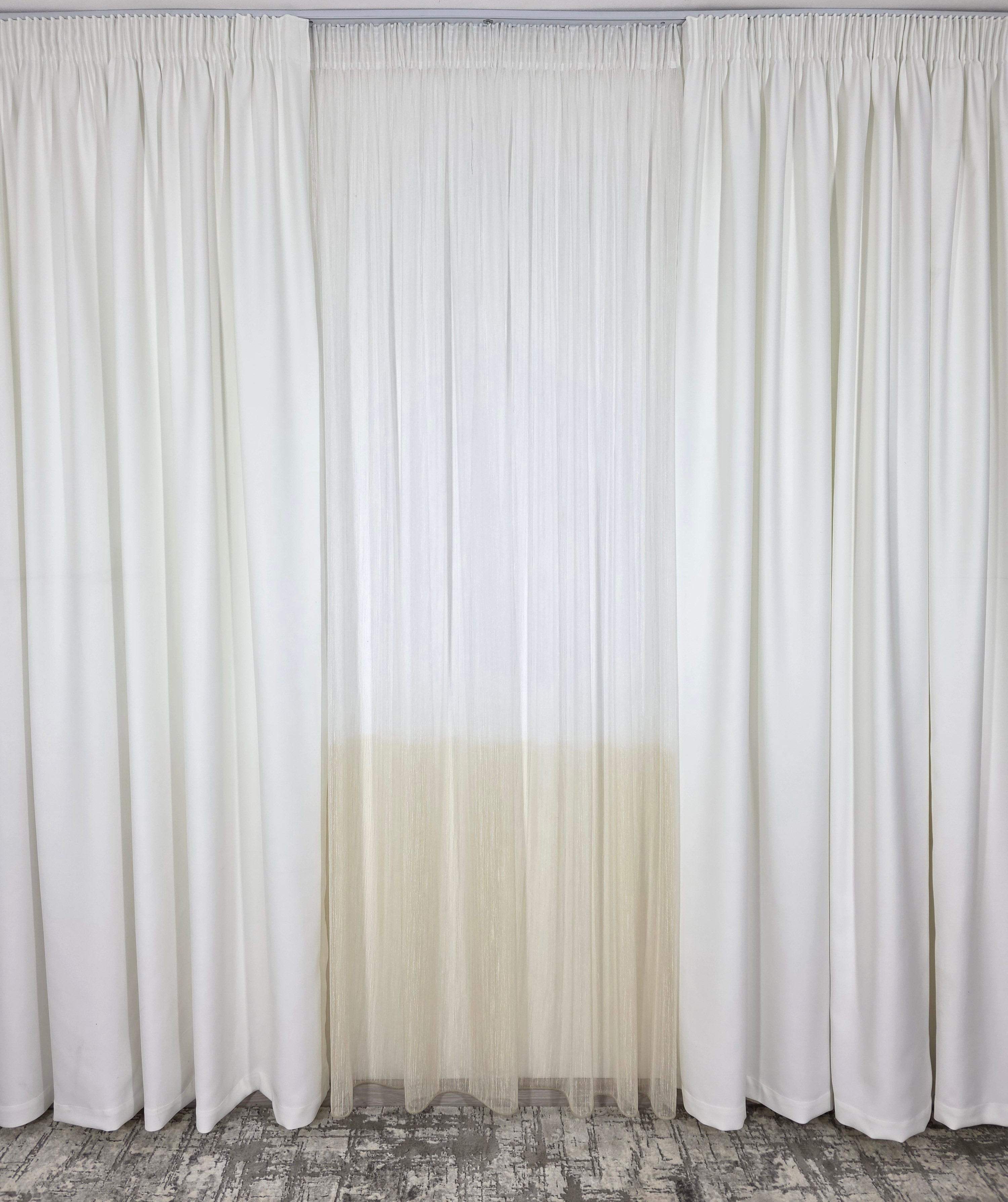 Set Blanca: perdea in doua culori alb-crem tip borangic si draperie blackout alb