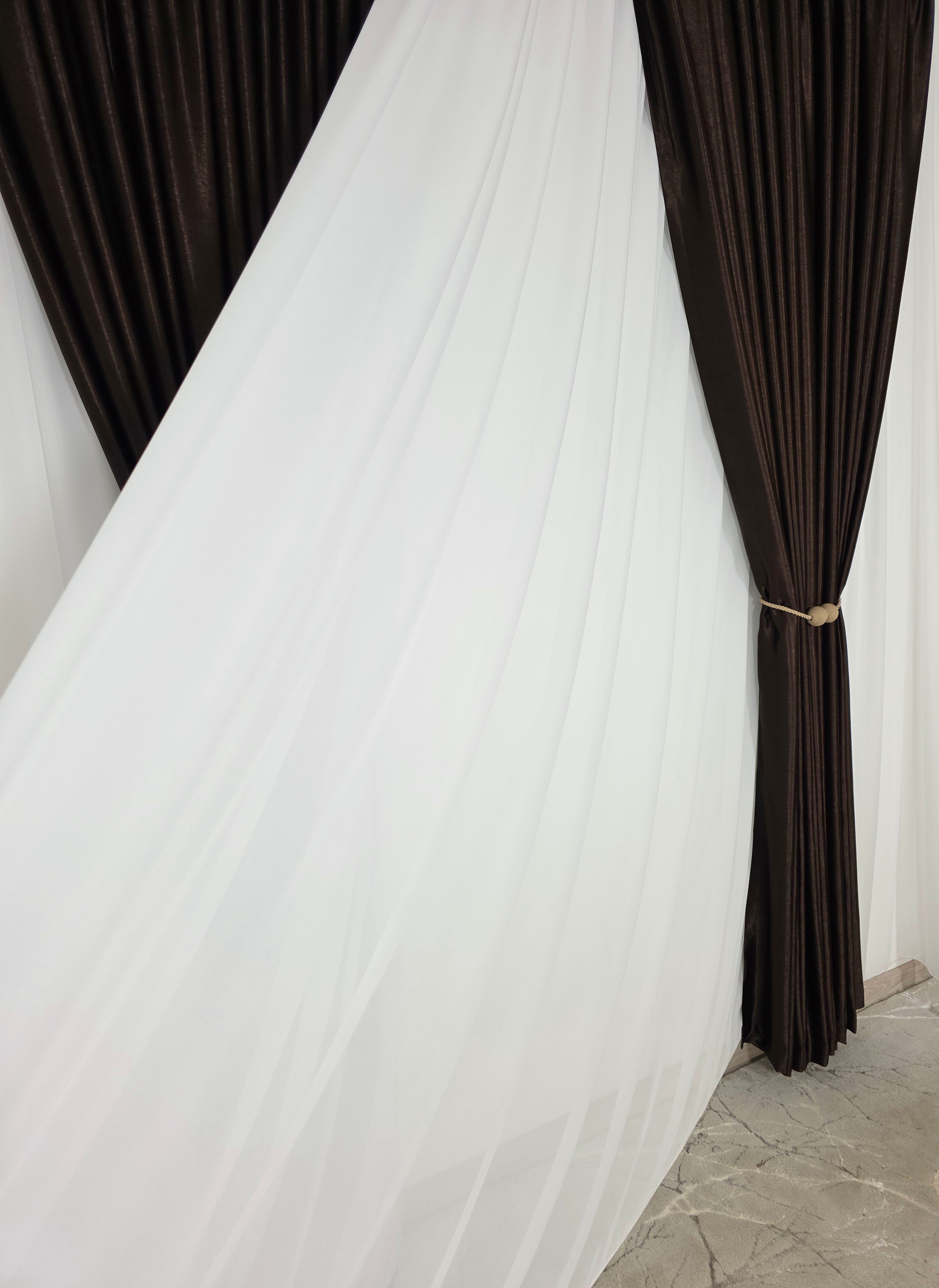 Colectia Soft: perdea voal alb si draperie uni, varianta mai ușoară a catifelei-Wenge