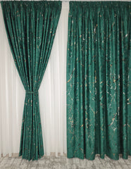 Colectia Amazon Varianta Verde Smarald: Perdea Nesifonabila Matase Alb Imaculat și Draperie Catifea Cu Insertii Aurii