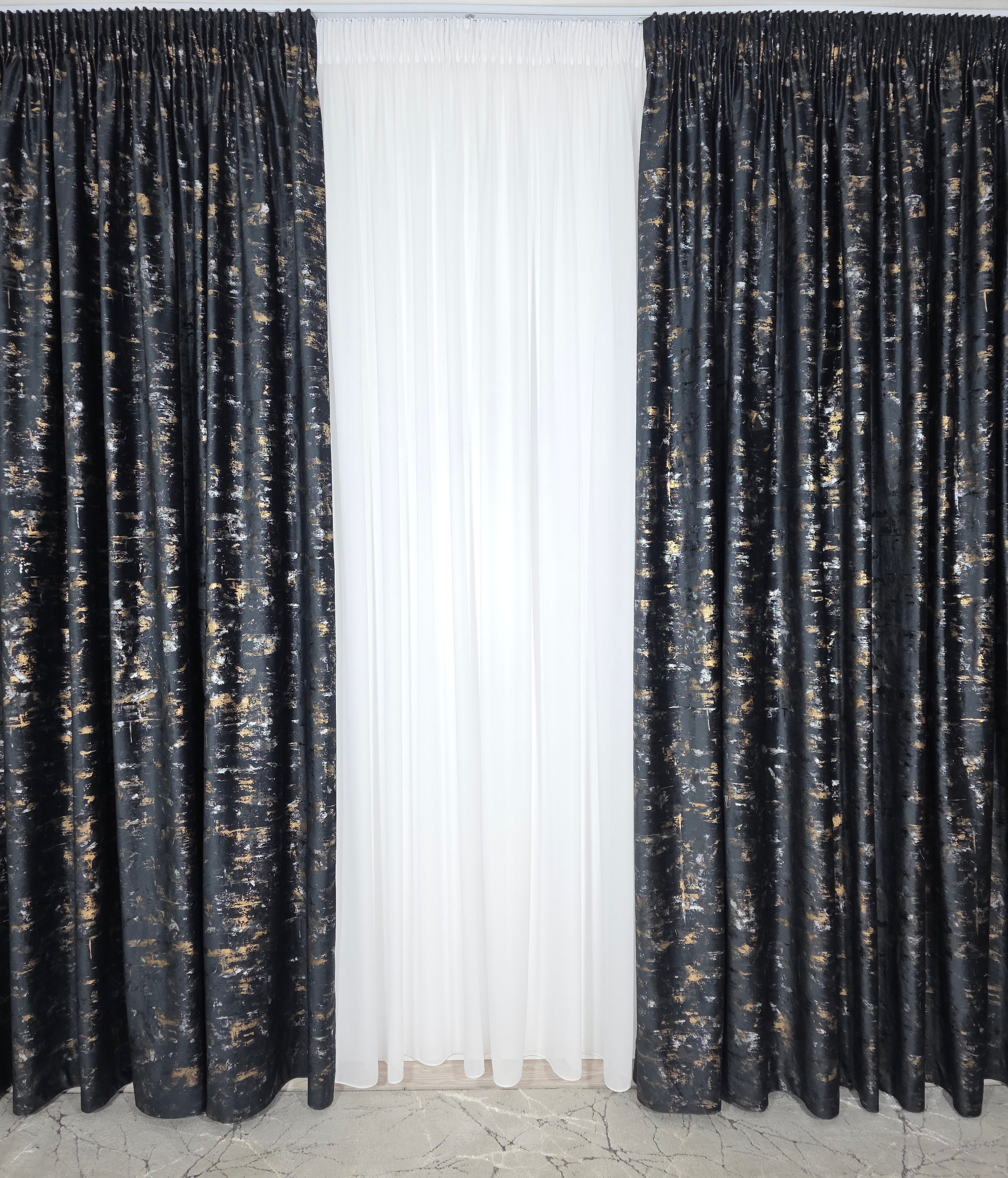 Colectia Elegance: Perdea Voal Premium Si Draperie Catifea Neagra Cu Insertii model Golden