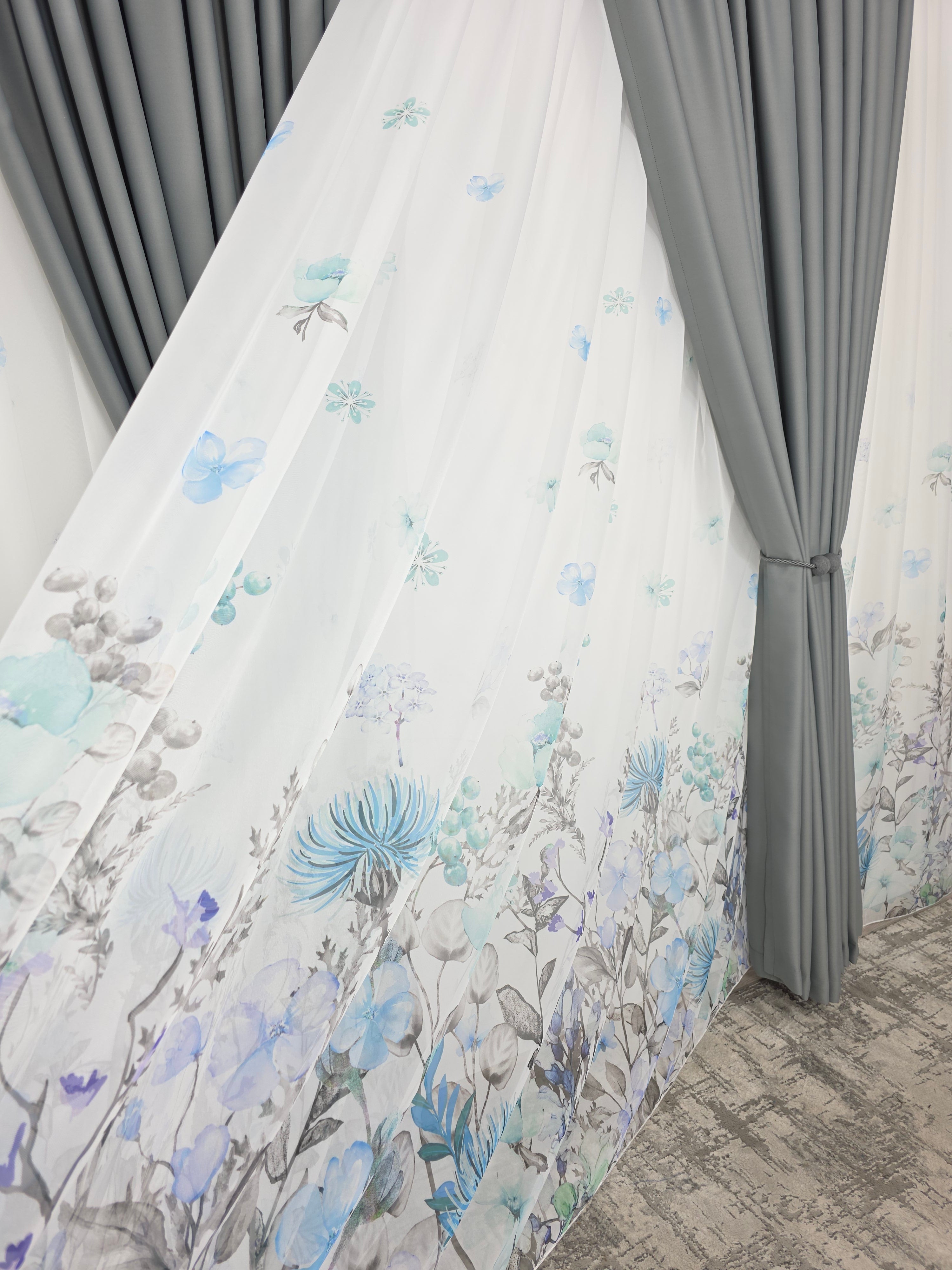 Set Argint Nordic: Perdea Din Voal Cu Model Floral Si Draperie Gri Blackout 90%