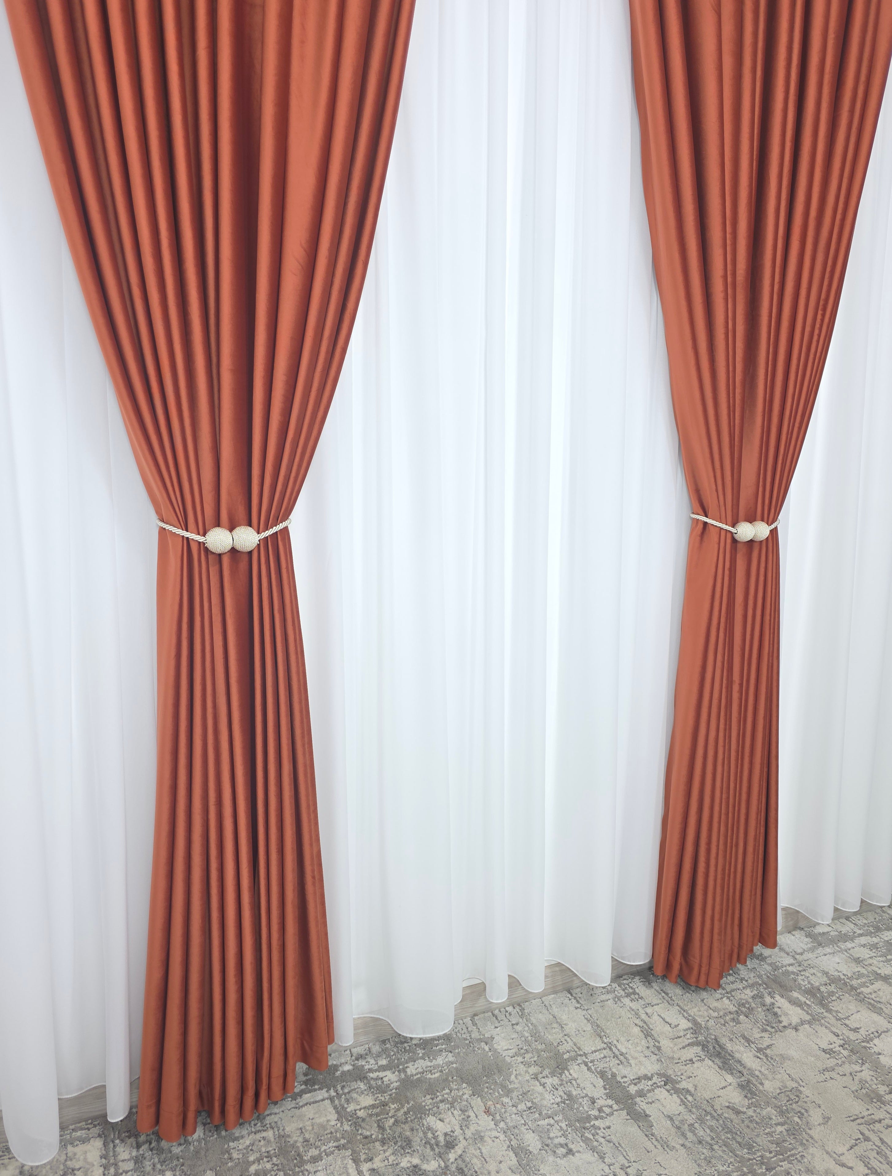 Set Ruginiu de Mai : Perdea Voal Premium Si Draperie Catifea Caramiziu