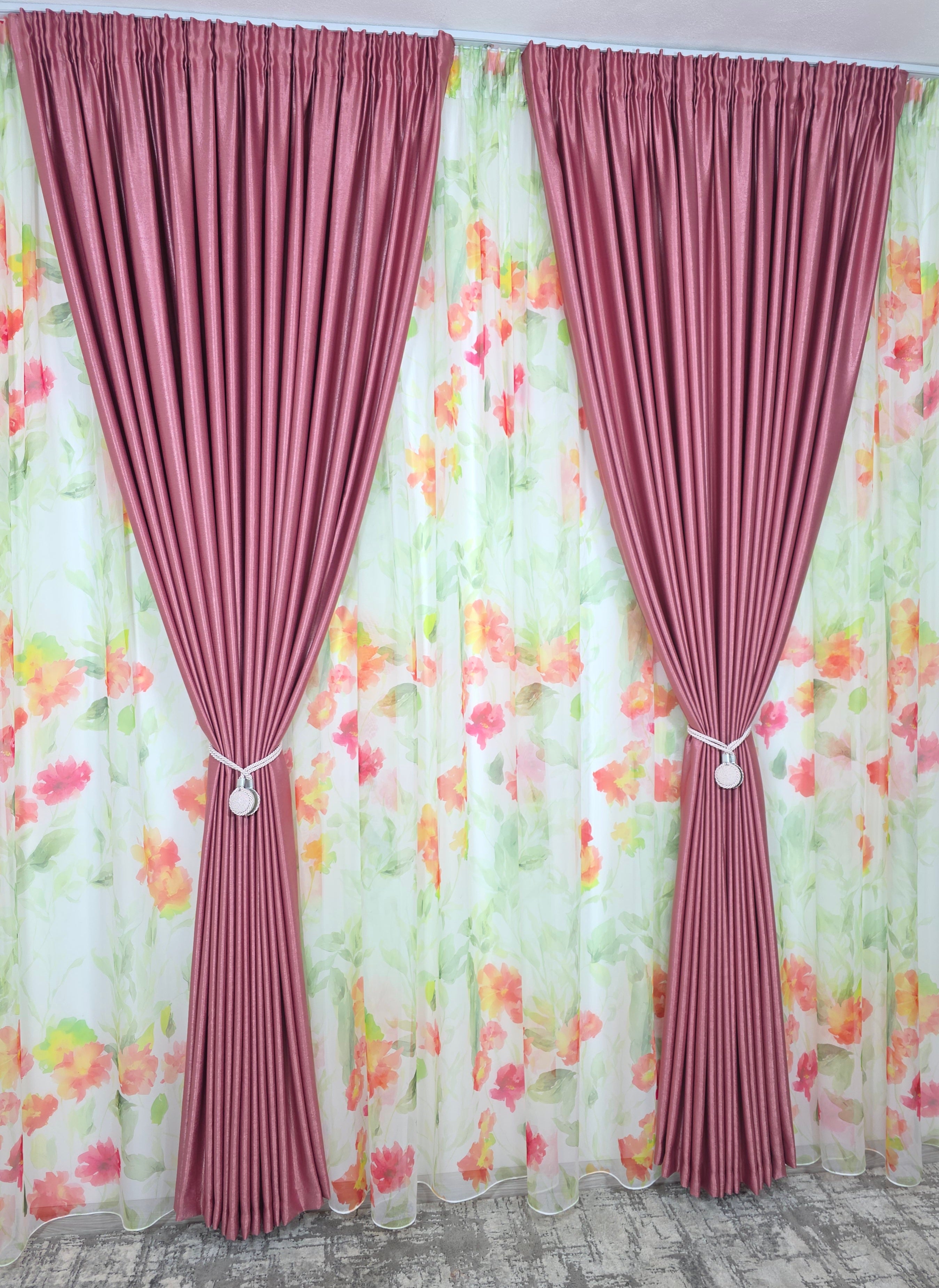Set Petal Roz: Perdea Din Voal Cu Model Floral Si Draperie Soft Roz Semi-Opaca