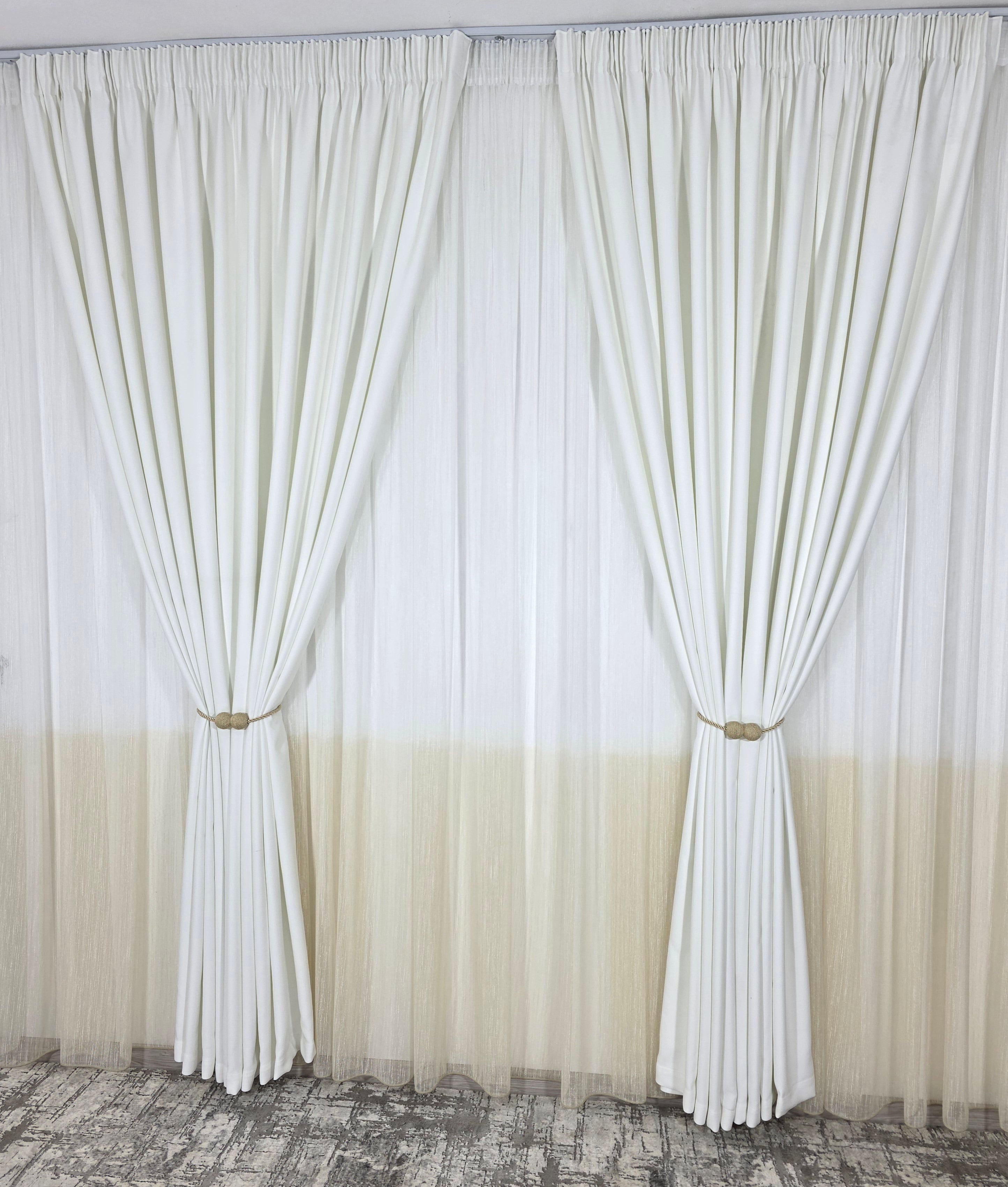 Set Blanca: perdea in doua culori alb-crem tip borangic si draperie blackout alb