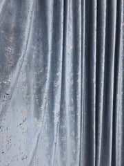 Set Cassandra: Perdea Jorjet Gri Si Draperie Pandantiv Din Catifea Gri Inchis Cu Insertii