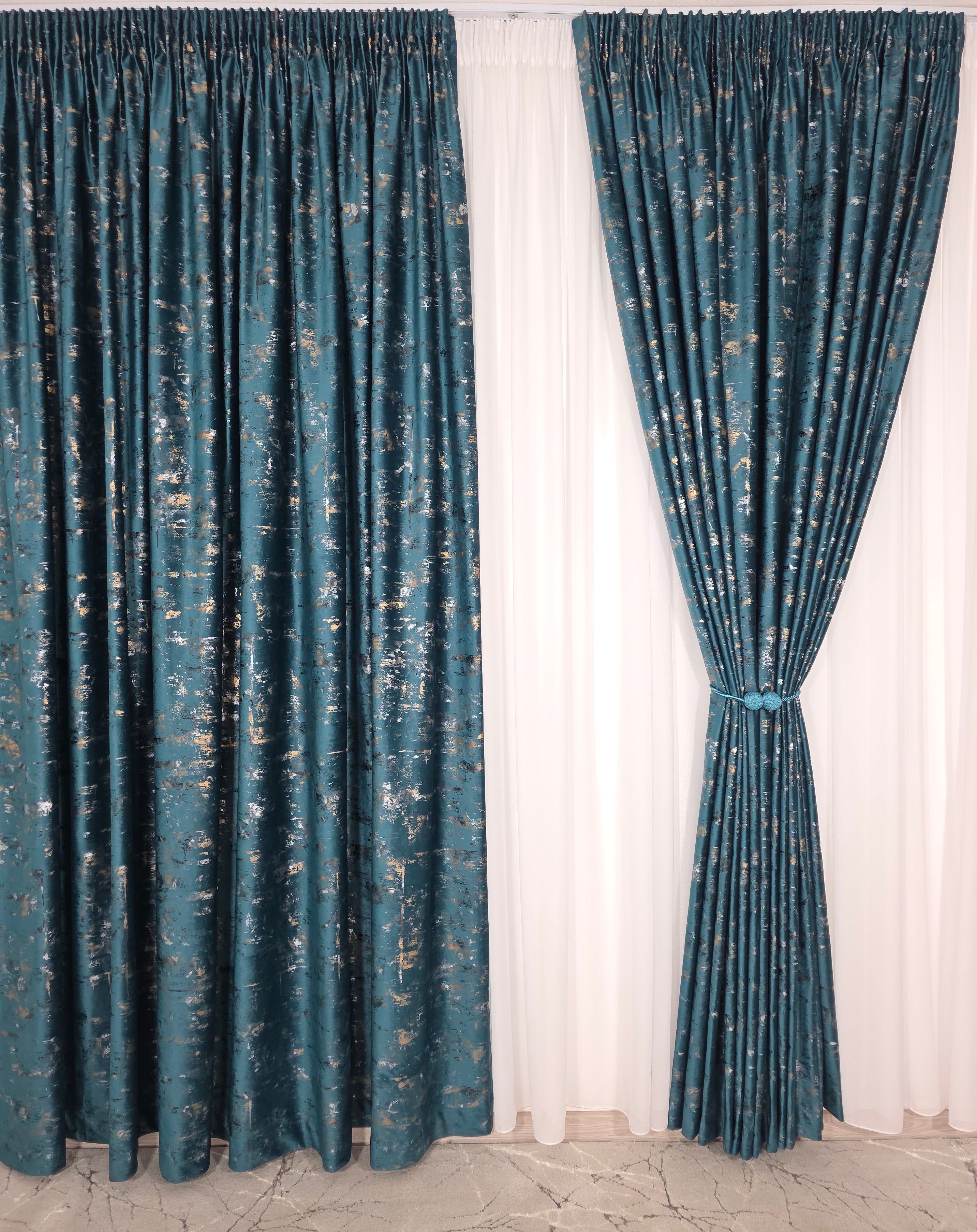 Colectia Elegance: Perdea Voal Premium Si Draperie Catifea Turcoaz Cu Insertii model Golden