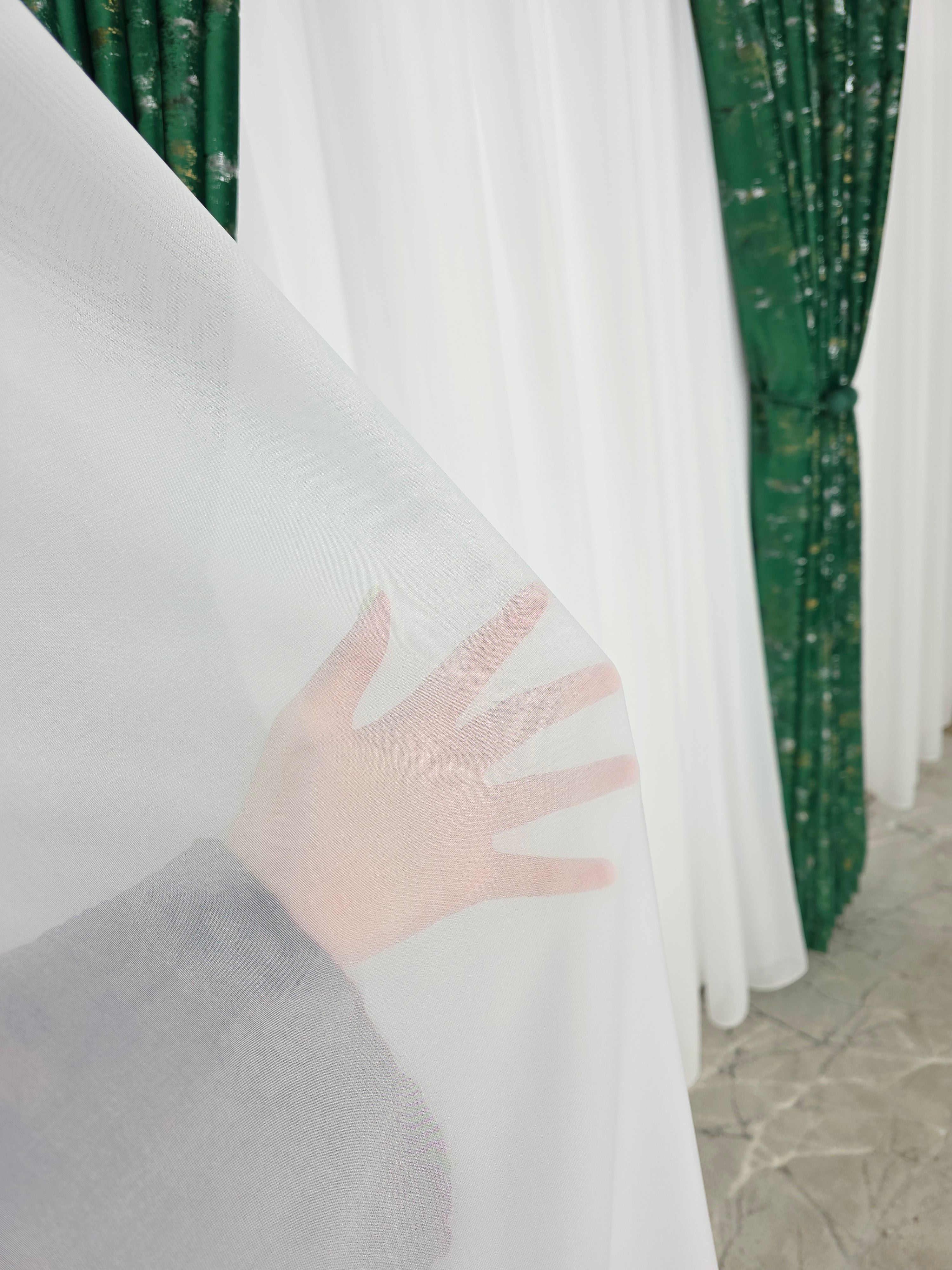 Colectia Elegance: Perdea Voal Premium Si Draperie Catifea Verde Smarald Cu Insertii model Golden