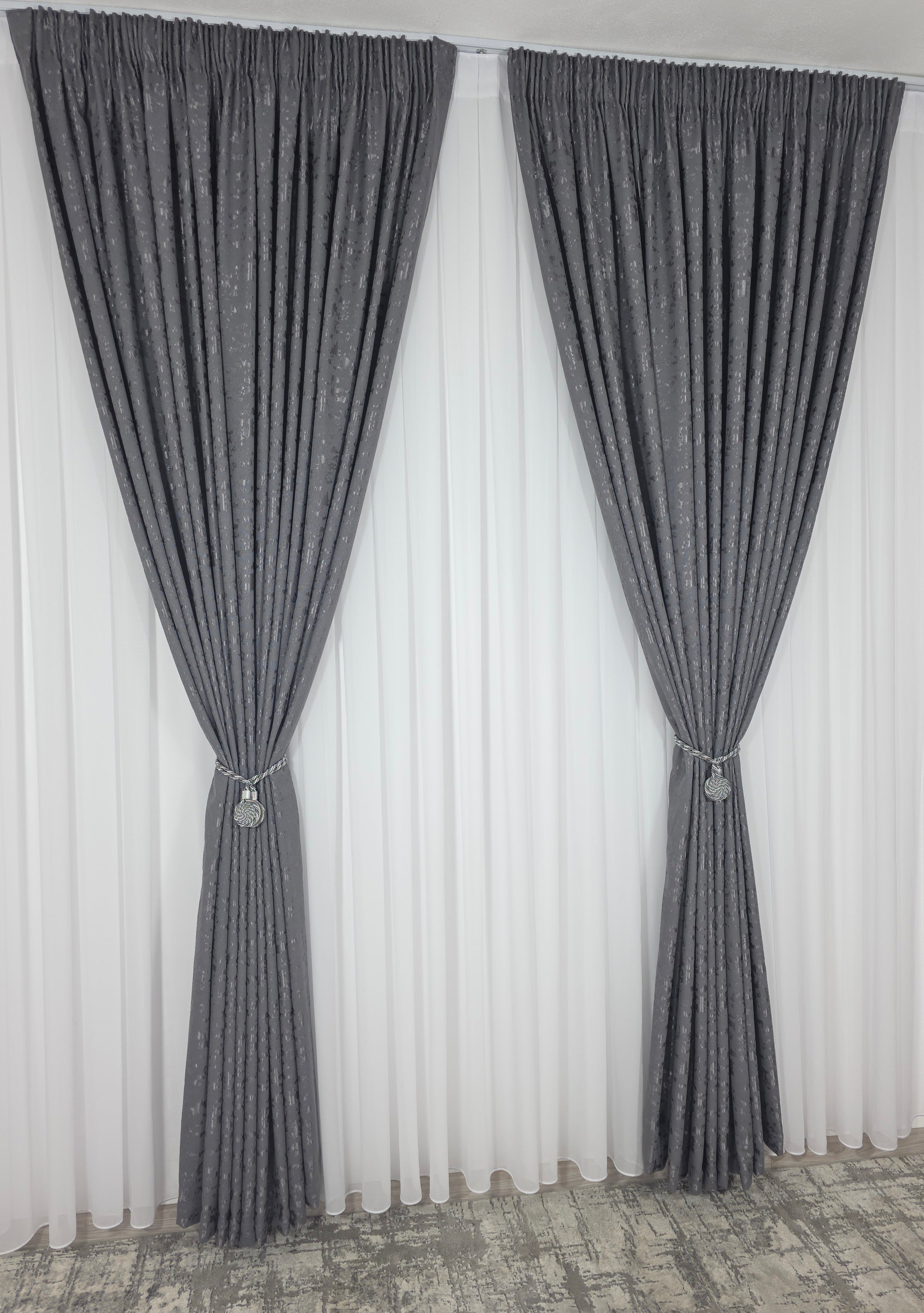 Set Los Angeles Gri Inchis: Perdea Alba Simpla si Draperie Tip Nisip