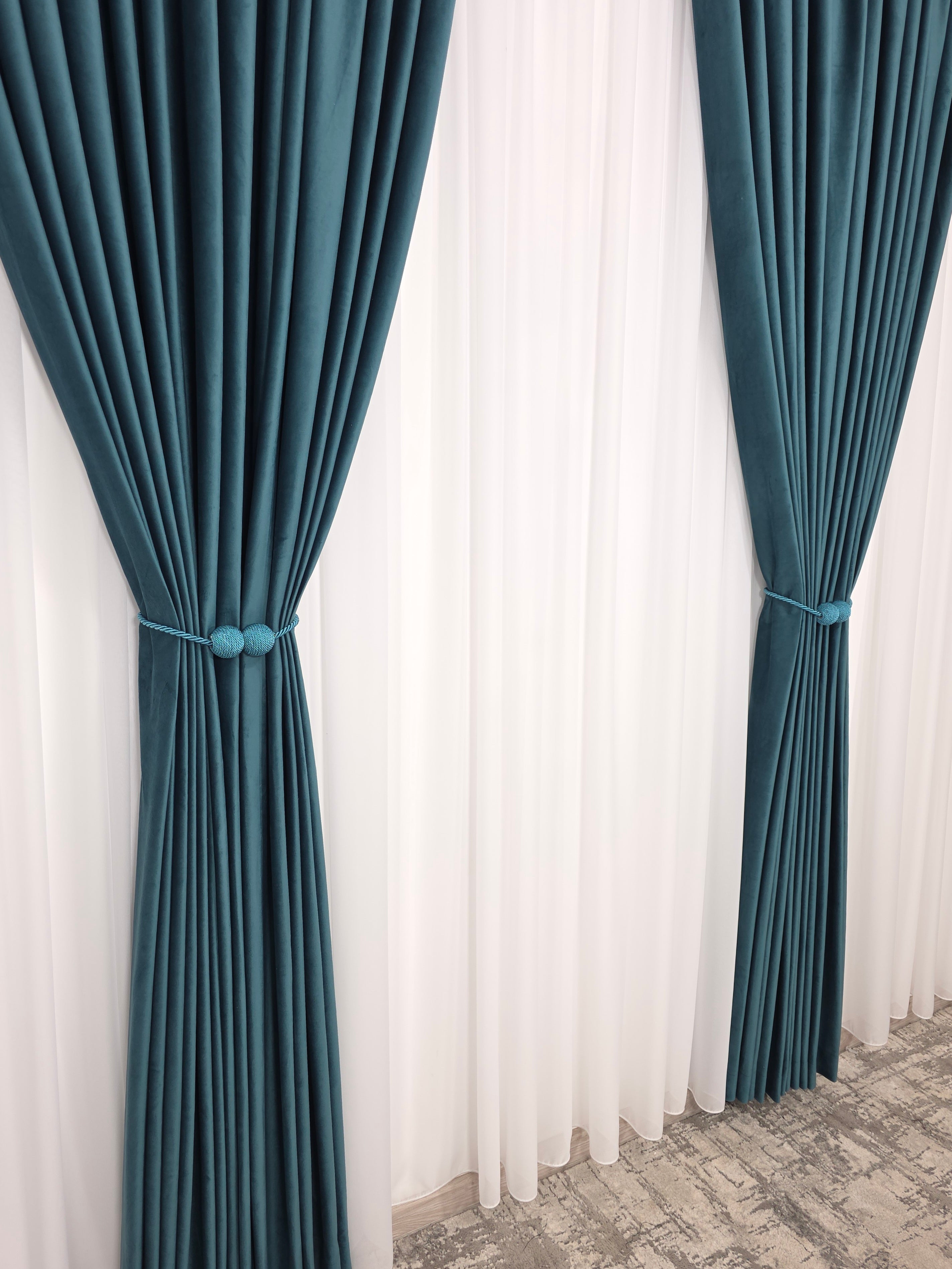 Set Amalfi: Perdea Voal Premium Si Draperie Catifea Verde-Turcoaz
