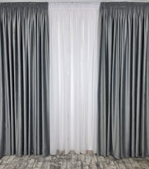 Set Mirabela: perdea alba din in cristal cu forme geometrice si draperie catifea gri deschis