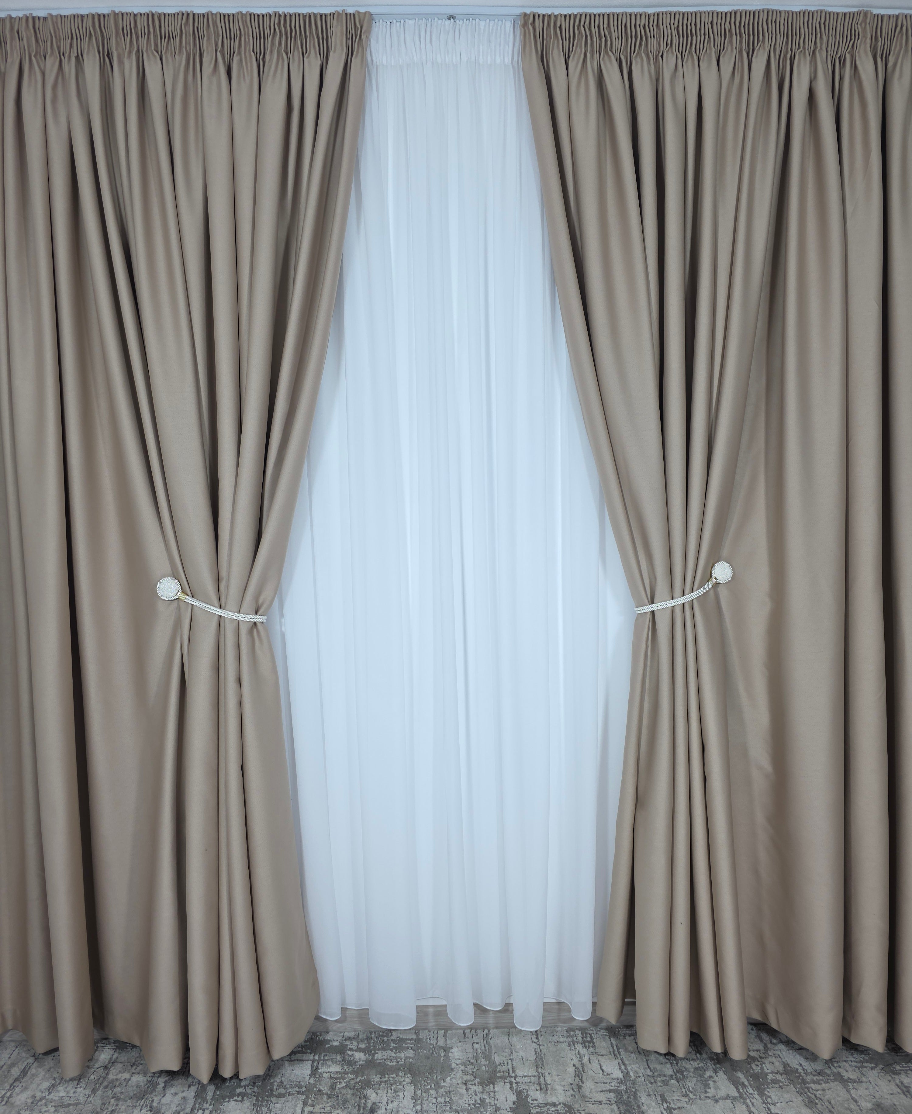 Colectia Hotel: Perdea Voal Alb si Draperii Blackout 90%-Crem Roze