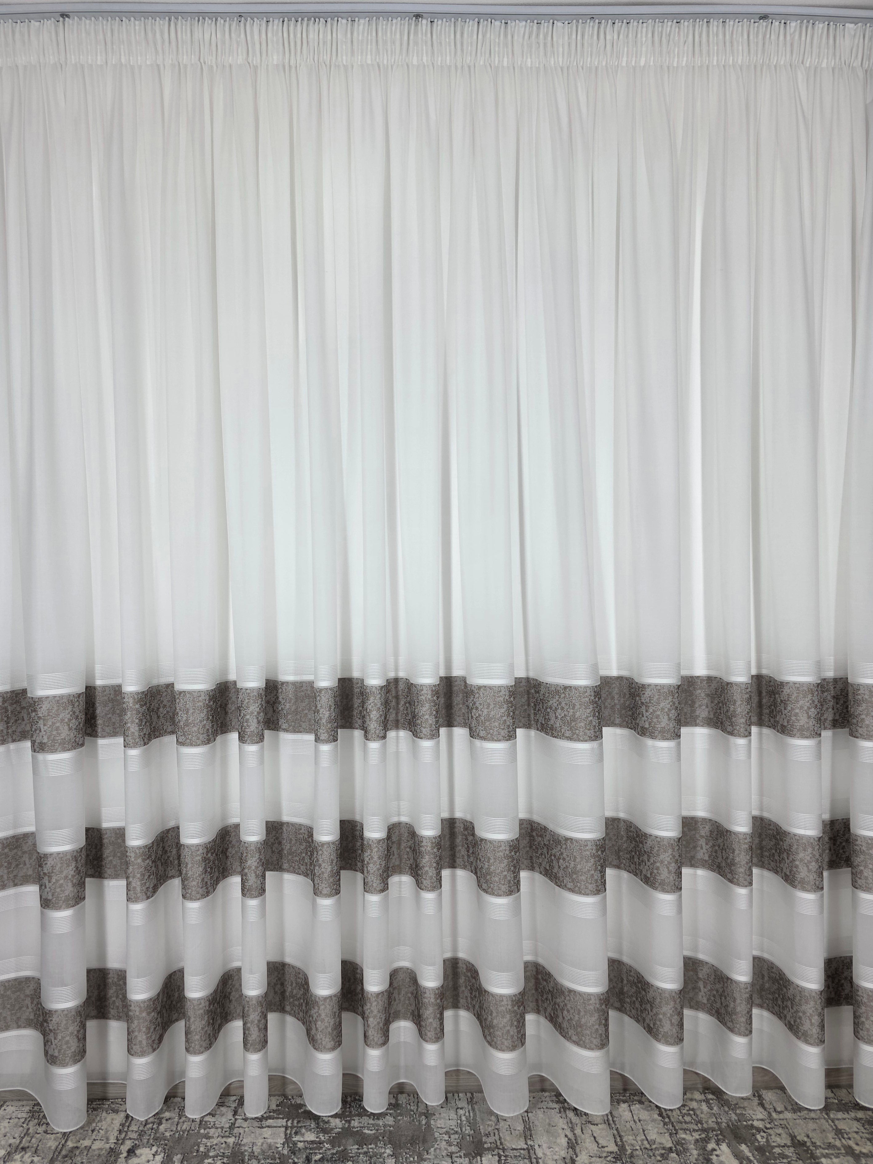 Set Rafaela: perdea din in cristal cu benzi capucino si draperie catifea maro blackout 90%
