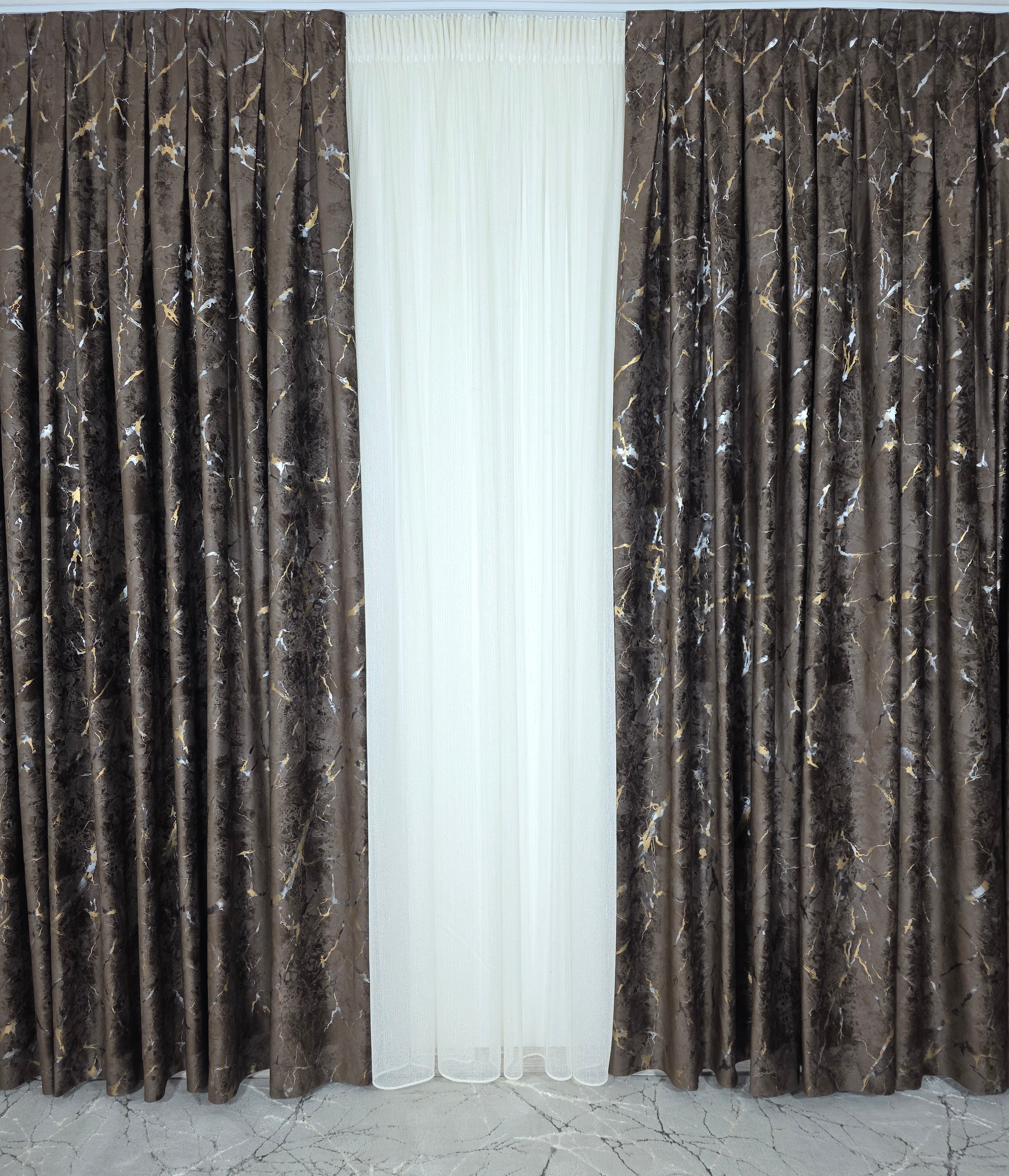 Colectia Majestic: Perdea Crem Din Borangic Cu Sidef Auriu Si Draperie Catifea Maro Cu Insertii