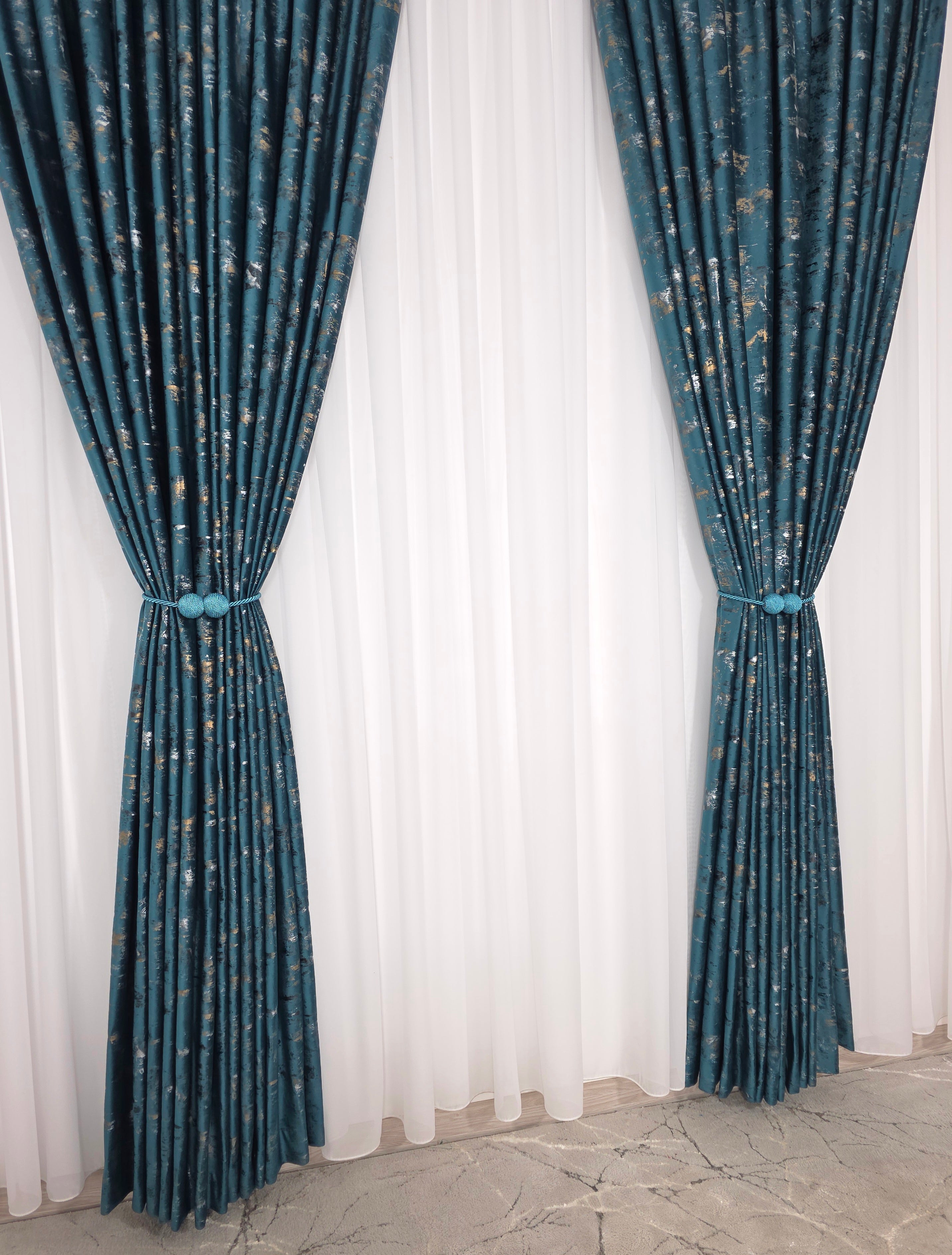 Colectia Elegance: Perdea Voal Premium Si Draperie Catifea Turcoaz Cu Insertii model Golden