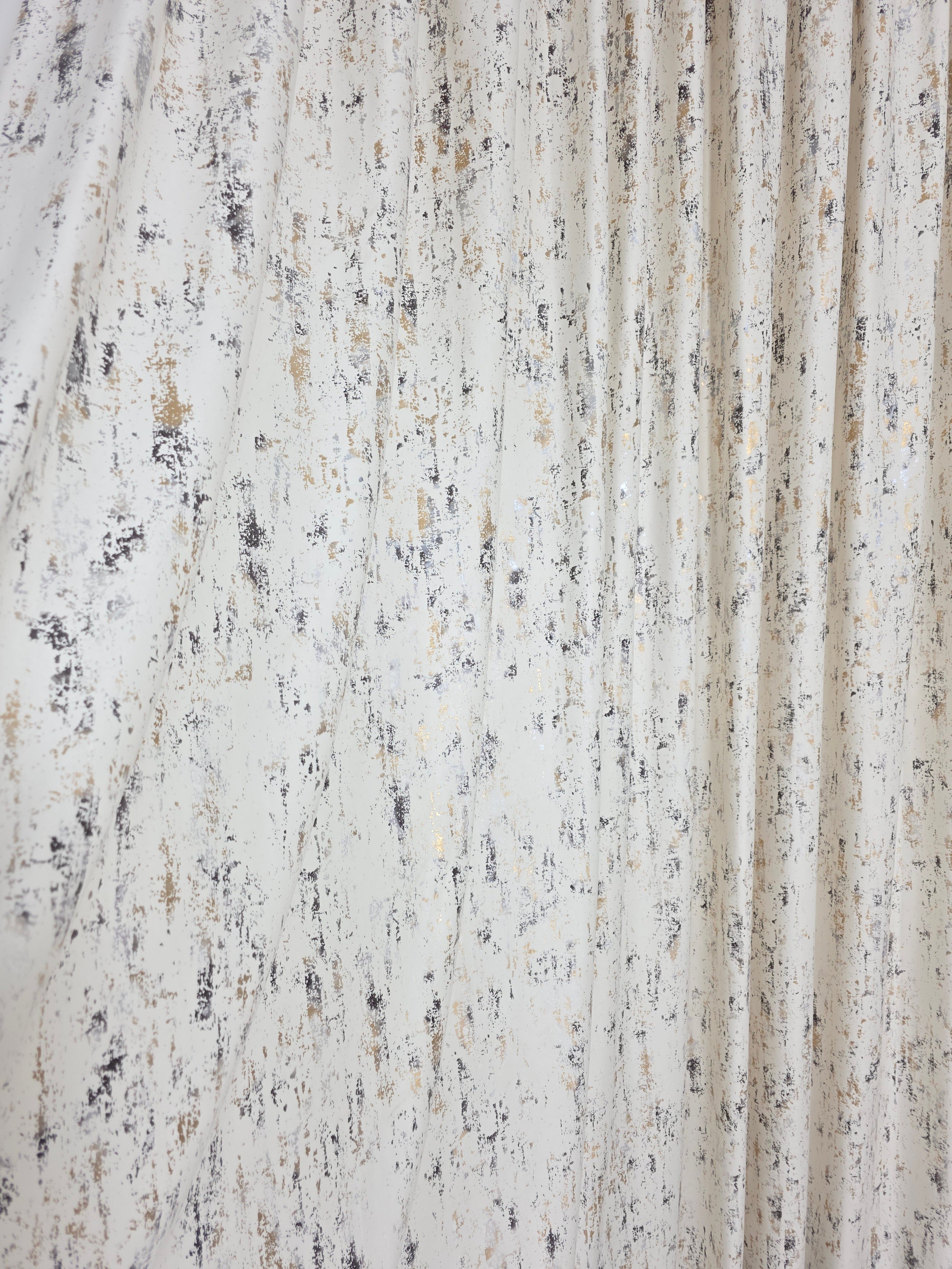 Colectia Elegance: Perdea Voal Premium Si Draperie Catifea Bej Cu Insertii model Golden