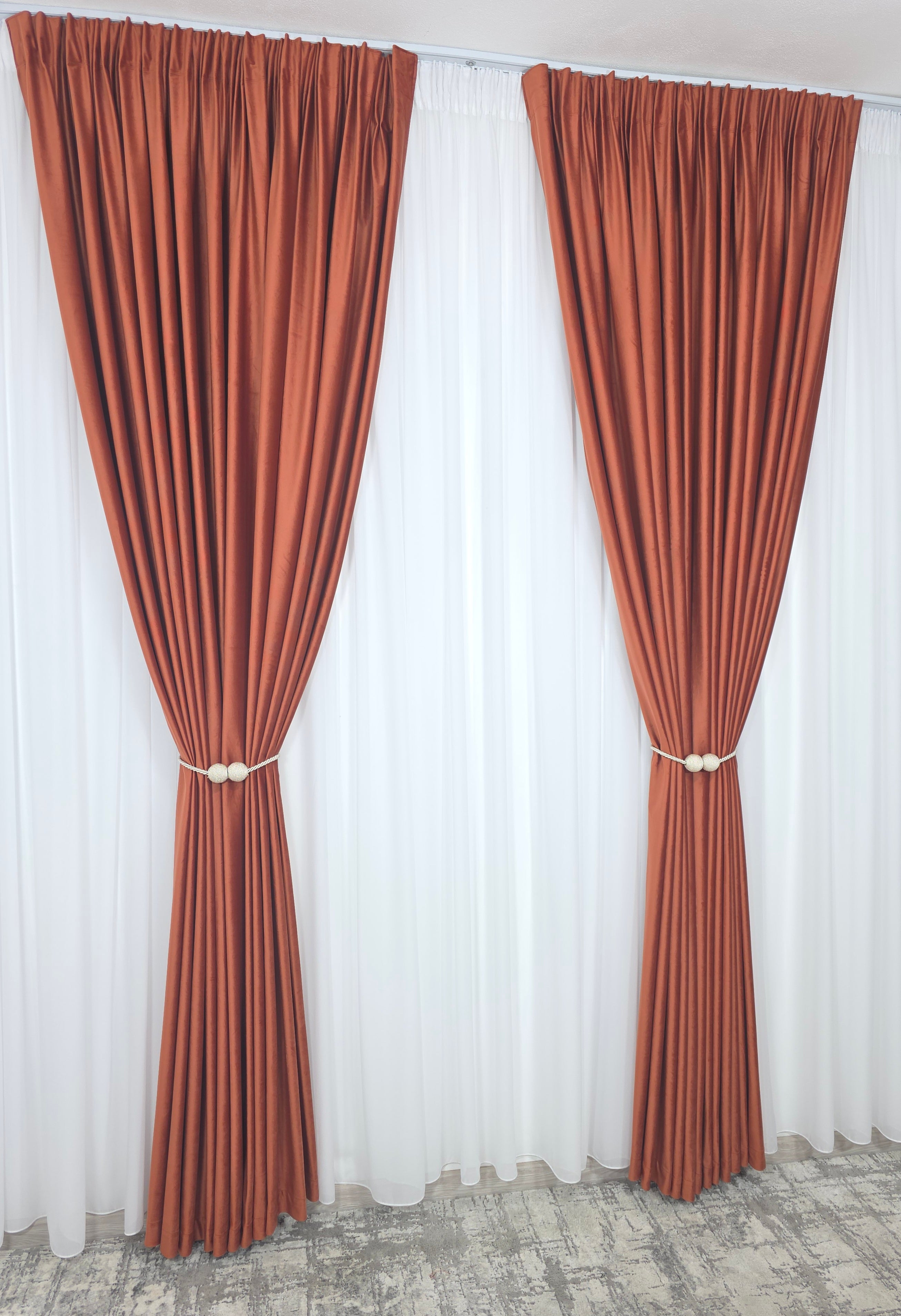 Set Ruginiu de Mai : Perdea Voal Premium Si Draperie Catifea Caramiziu