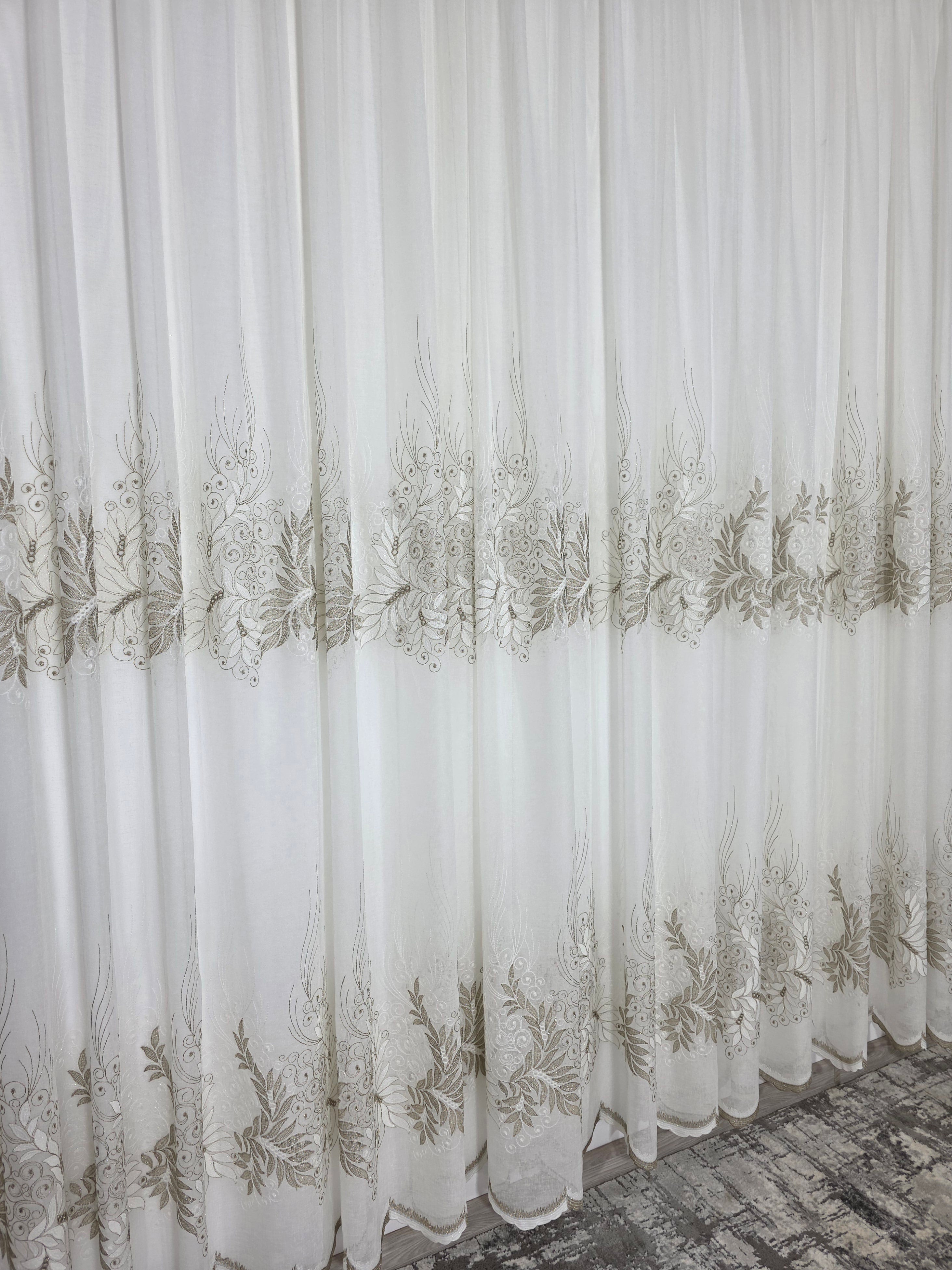 Set Amelia: perdea ivoire din in gros cu broderie bej si draperie din catifea bej inchis