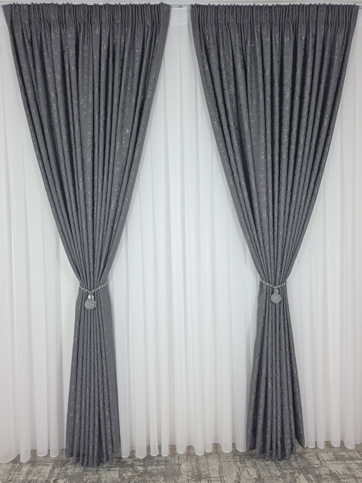 Set Los Angeles Gri Inchis: Perdea Alba Simpla si Draperie Tip Nisip