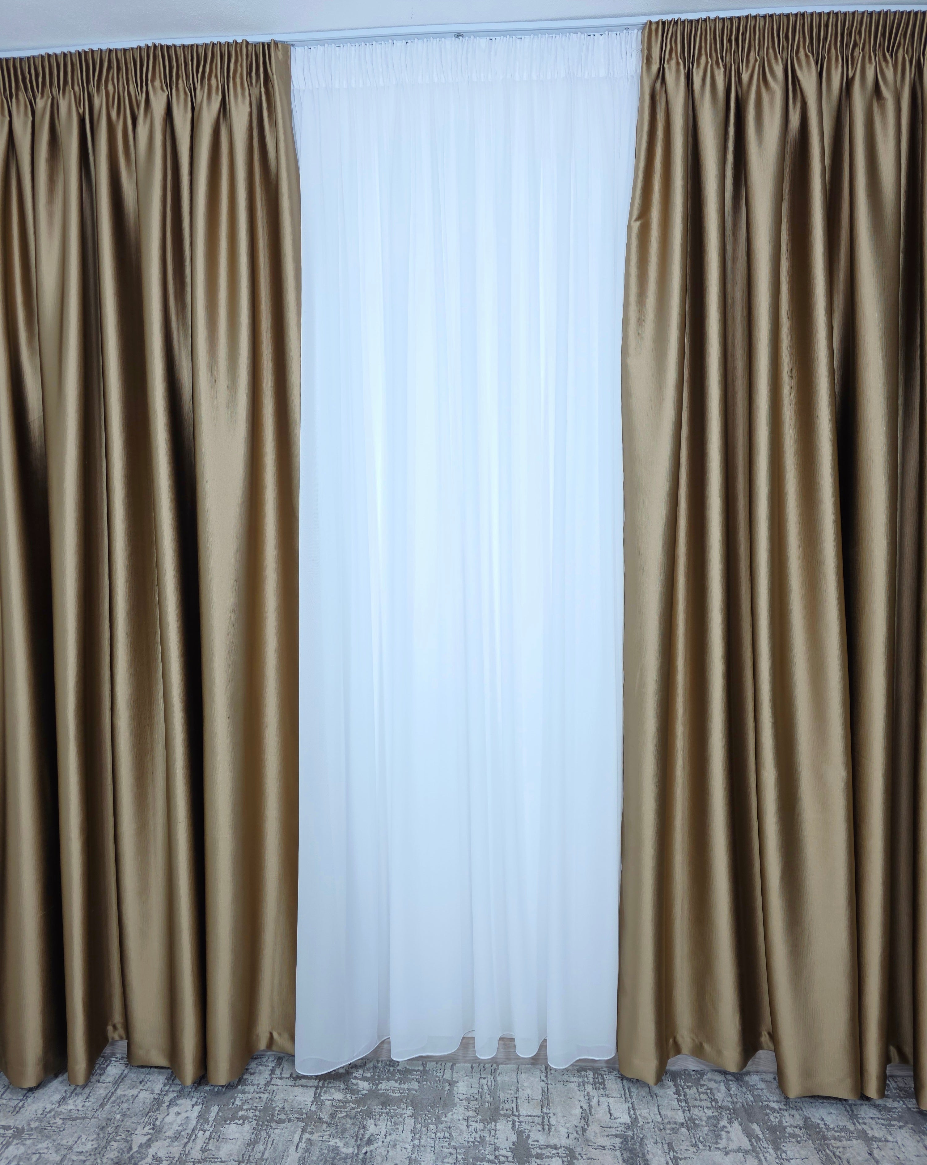 Colectia Noapte-Zi: Perdea voal alb premium si Draperie Paris blackout 100% opaca pe culoarea caramel