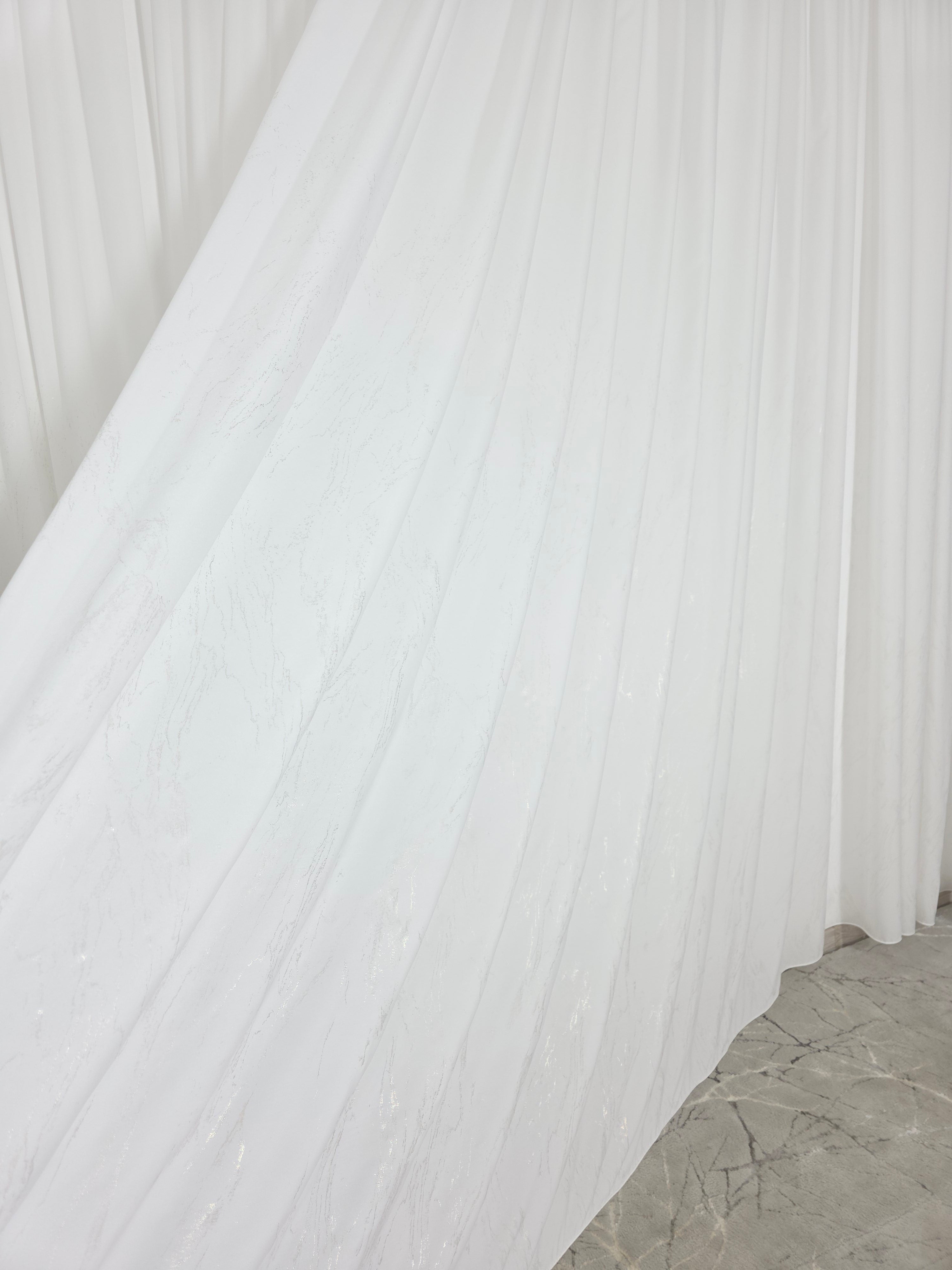 Colectia Venetia: perdea din matase cu insertii aurii varianta 3 si draperie din catifea cu insertii aurii - Auriu