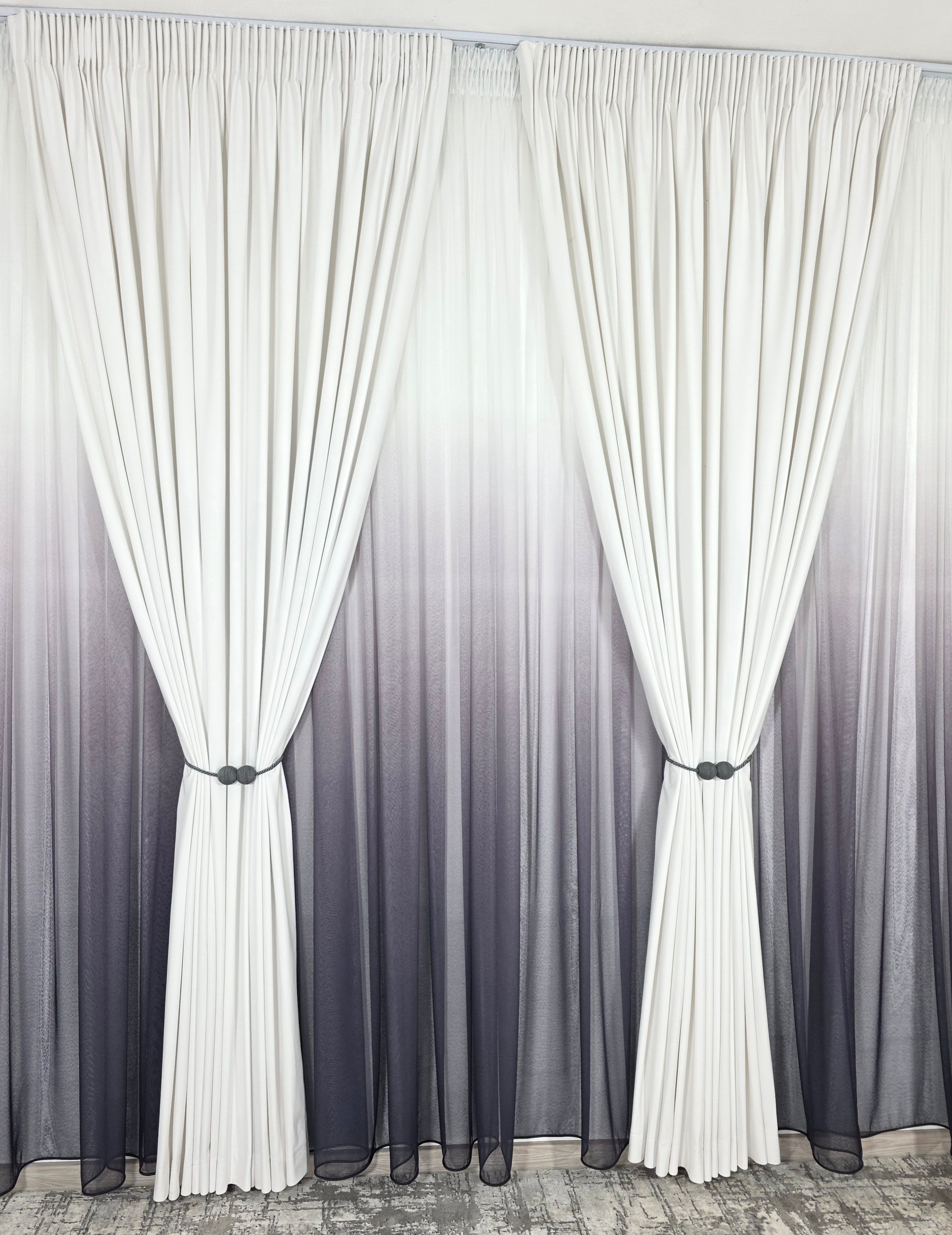 Set Luna: perdea bamboo degrade gri mov si draperie catifea alba