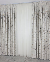 Colectia Majestic: Perdea Crem Din Borangic Cu Sidef Auriu Si Draperie Catifea Bej Cu Insertii