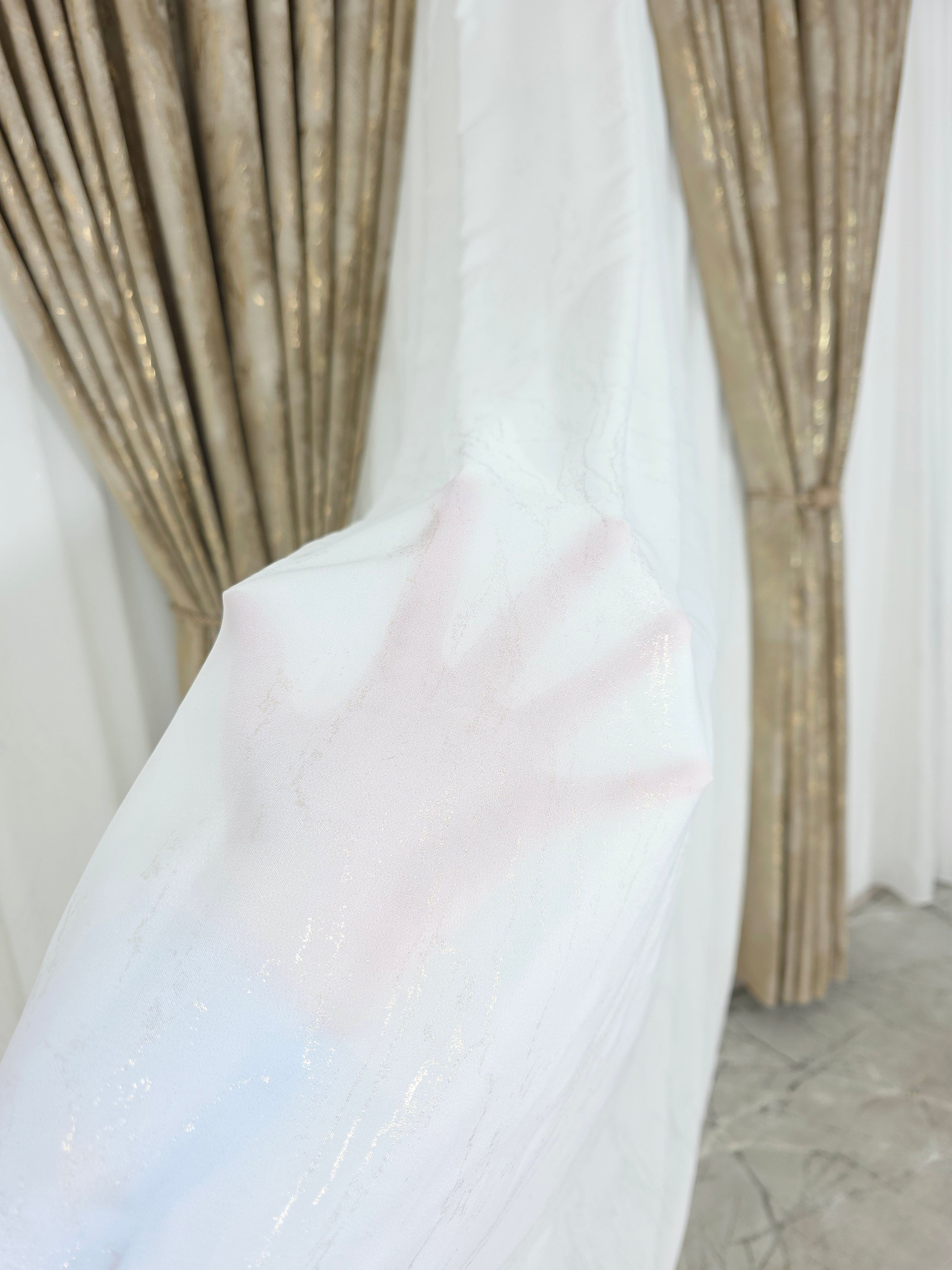 Colectia Venetia: perdea din matase cu insertii aurii varianta 3 si draperie din catifea cu insertii aurii - Auriu